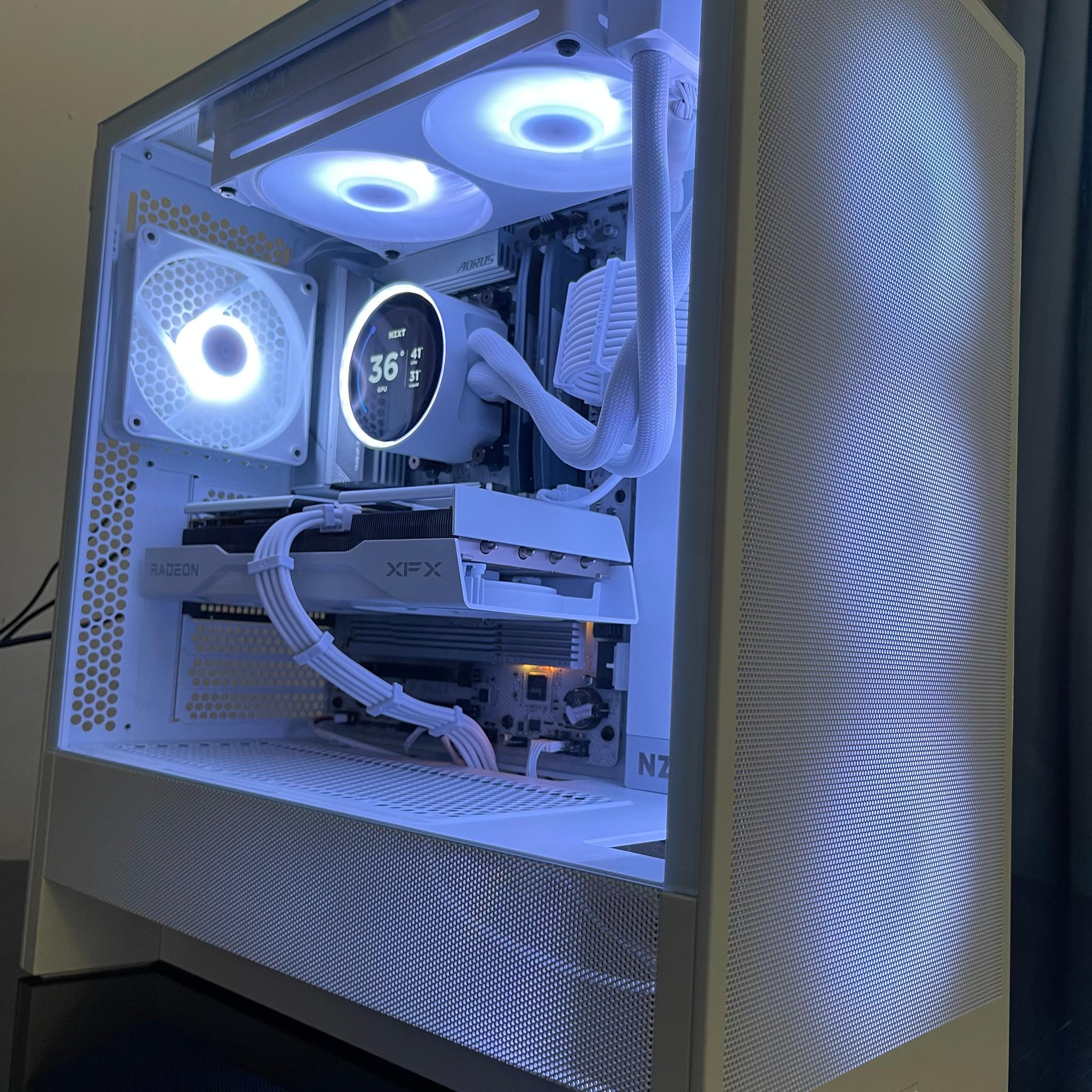 ❄️🌟ALL NEW! AM5 White PC / RX 9060 XT/ Ryzen 7 7700x/ 32GB DDR5/ 1TB gen4.🌟❄️