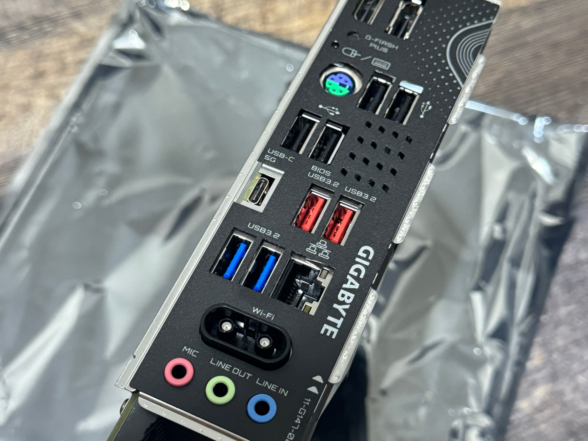 GIGABYTE B850 Eagle Wifi6E - AM5 Motherboard