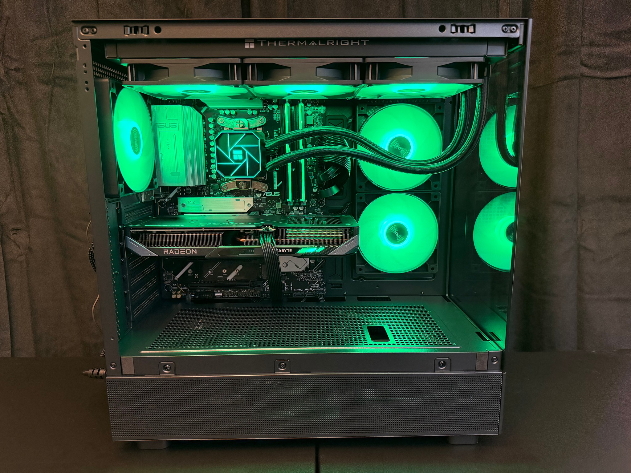 RX 9060 XT 16GB OC • RYZEN 7 9800X3D • B850 PLUS WIFI • 32GB DDR5 • 2TB SSD • 360MM AIO • NEW PC