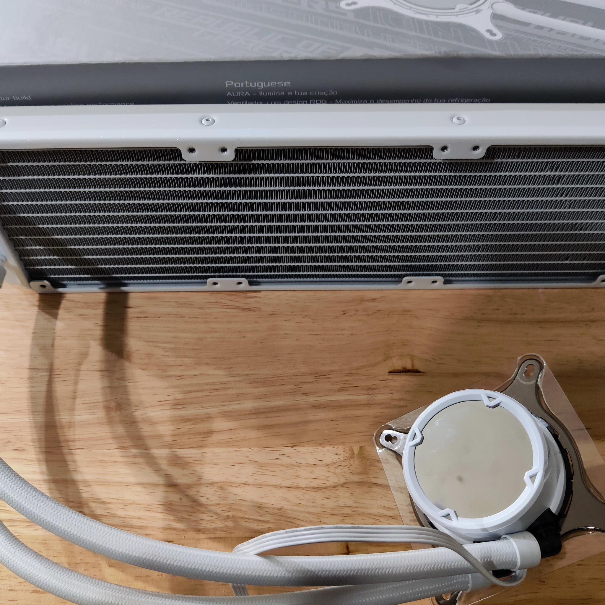 Asus ROG Strix LC 360 AIO Cooler, WHITE with RGB Fans
