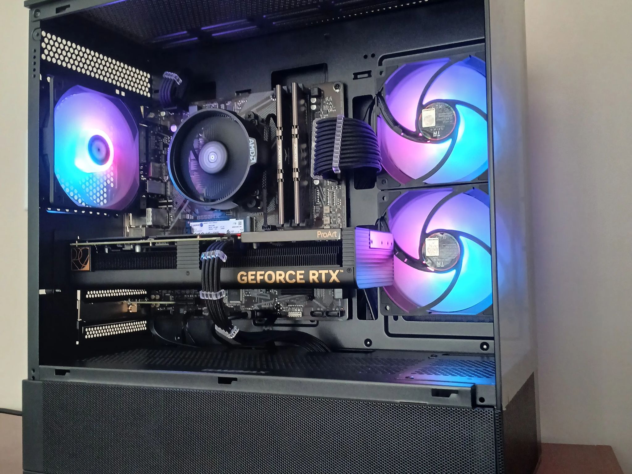 RTX 4060 | Ryzen 5 5600X | 16GB DDR4 RAM