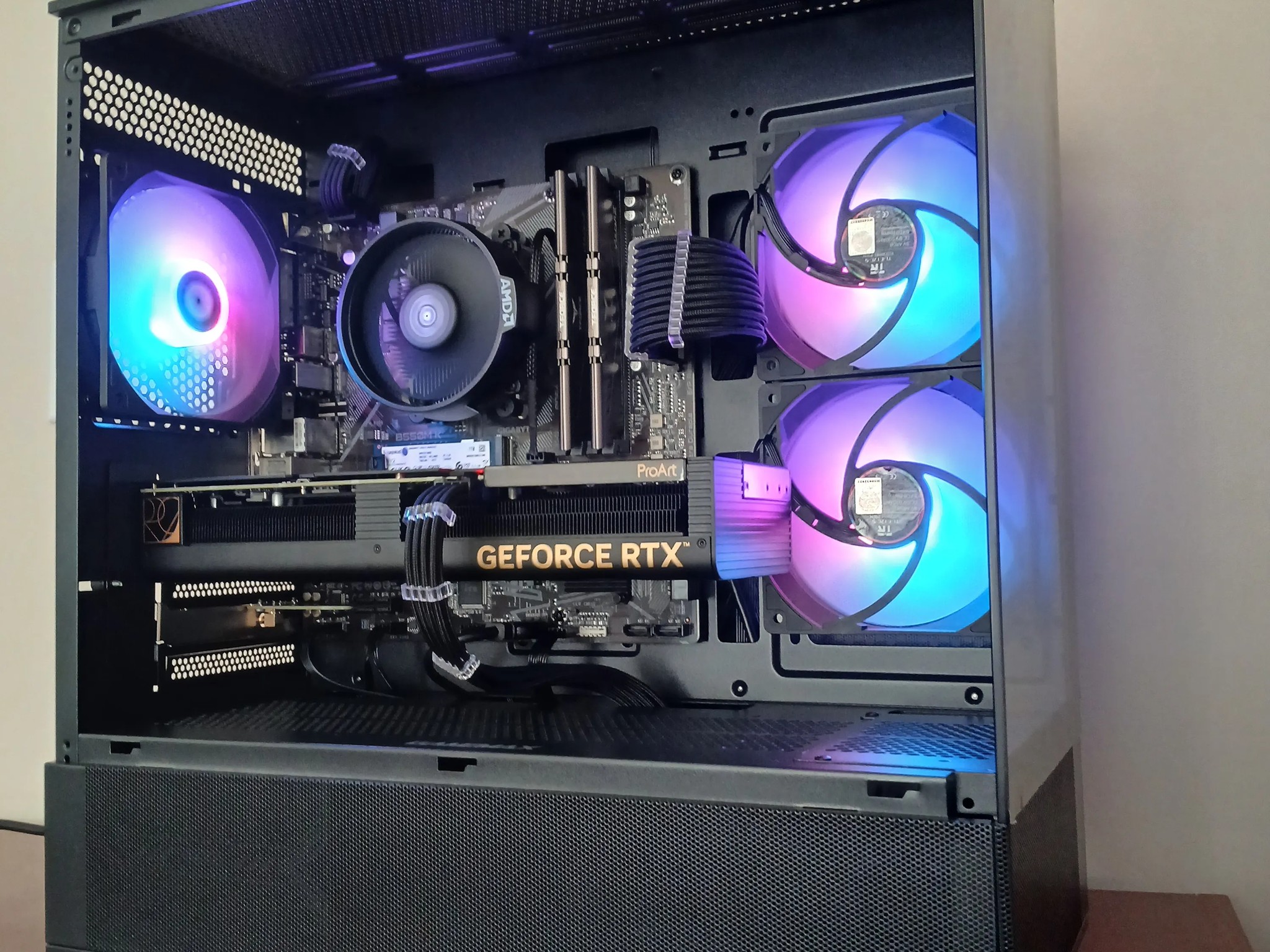RTX 4060 | Ryzen 5 5600X | 16GB DDR4 RAM