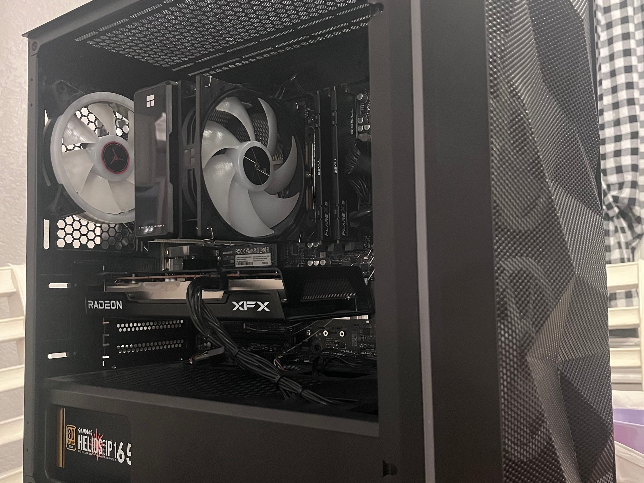 Custom Gaming PC Build with a Ryzen 5 9600x and 32 Gigs of ddr 5 ram