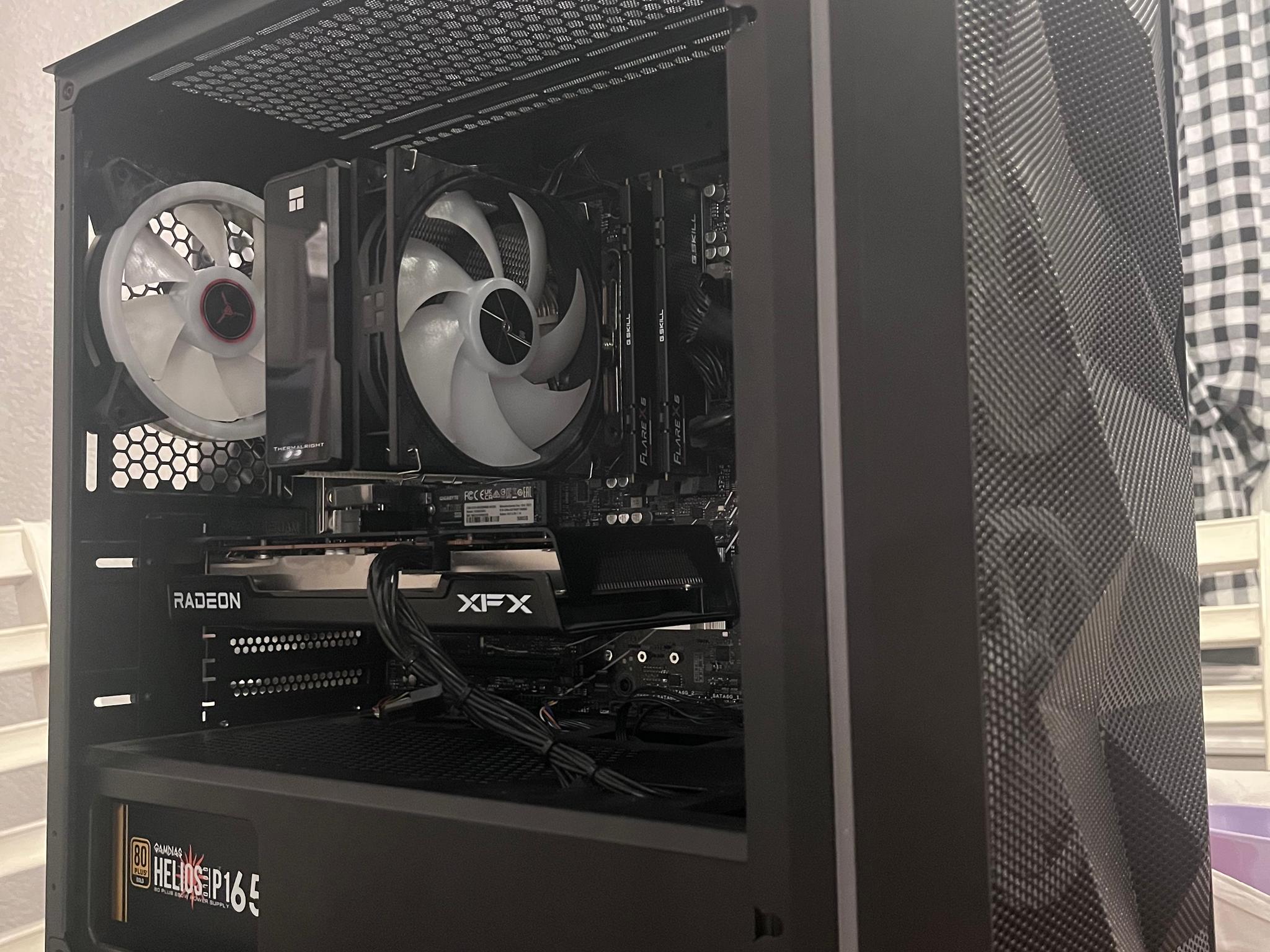 Custom Gaming PC Build with a Ryzen 5 9600x and 32 Gigs of ddr 5 ram