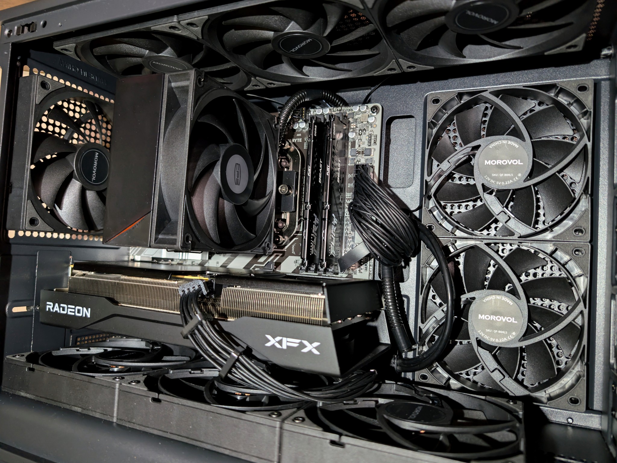 🪵 MODERN WOODEN STEALTH: RYZEN 5 7600X3D + 32GB DDR5 6000MT CL36 + RX 9060 XT 16GB 🪵