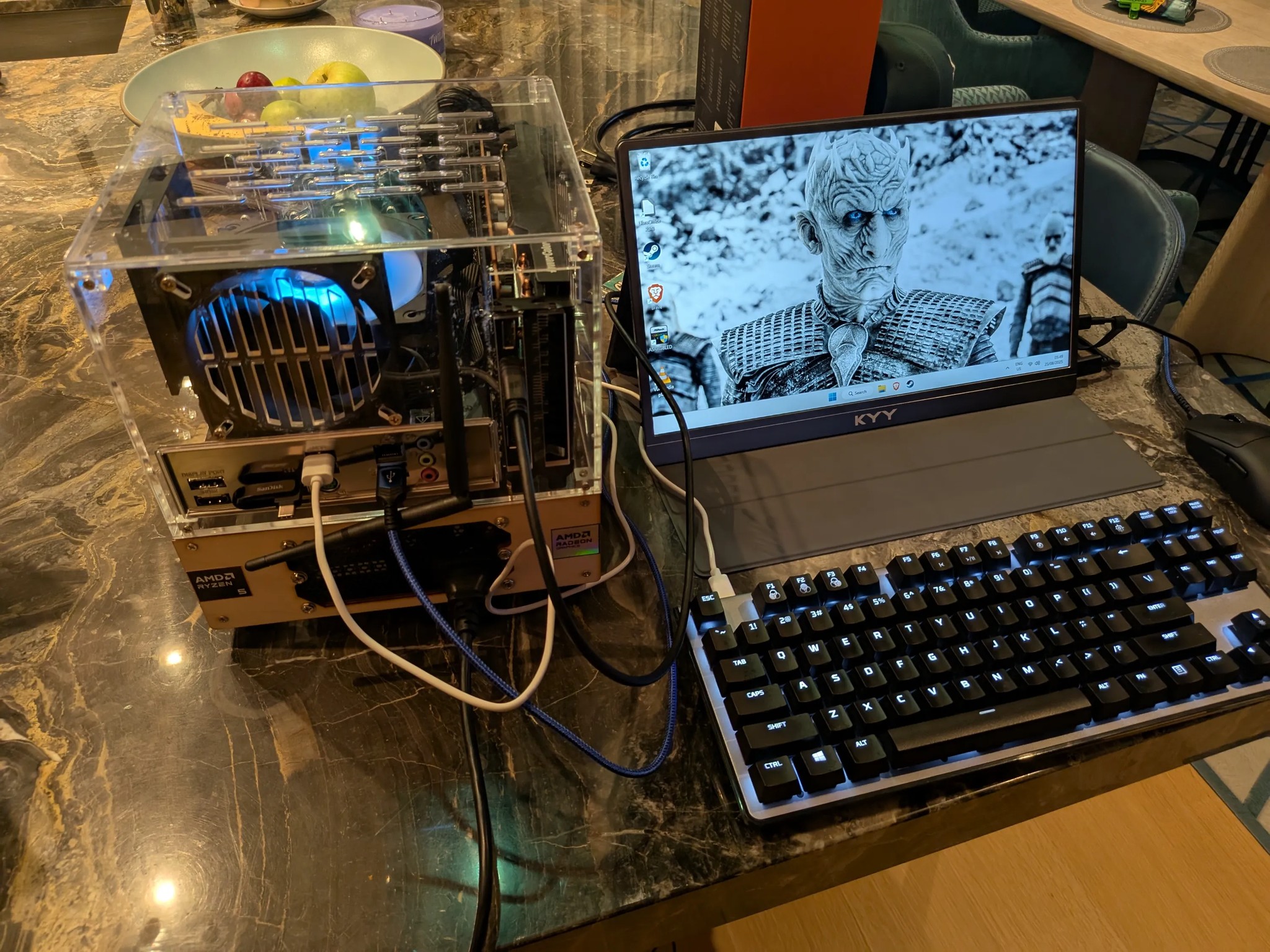 Invisible Man - RX 7600, Ryzen 5 5600, 32 GB RAM, 2 TB Gen 4 NVME, RGB