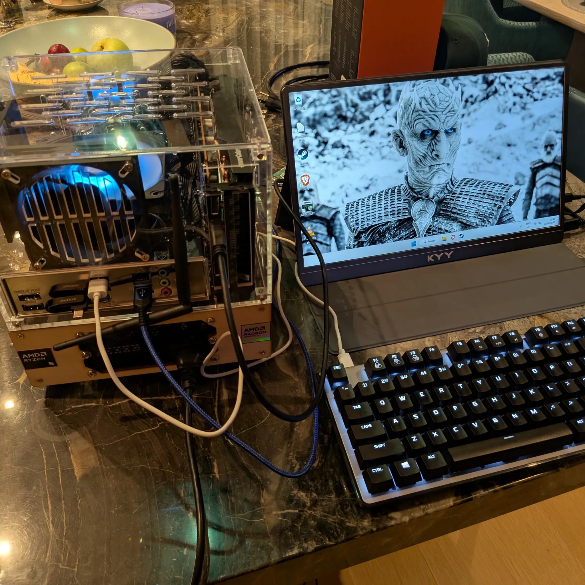 Invisible Man - RX 7600, Ryzen 5 5600, 32 GB RAM, 2 TB Gen 4 NVME, RGB