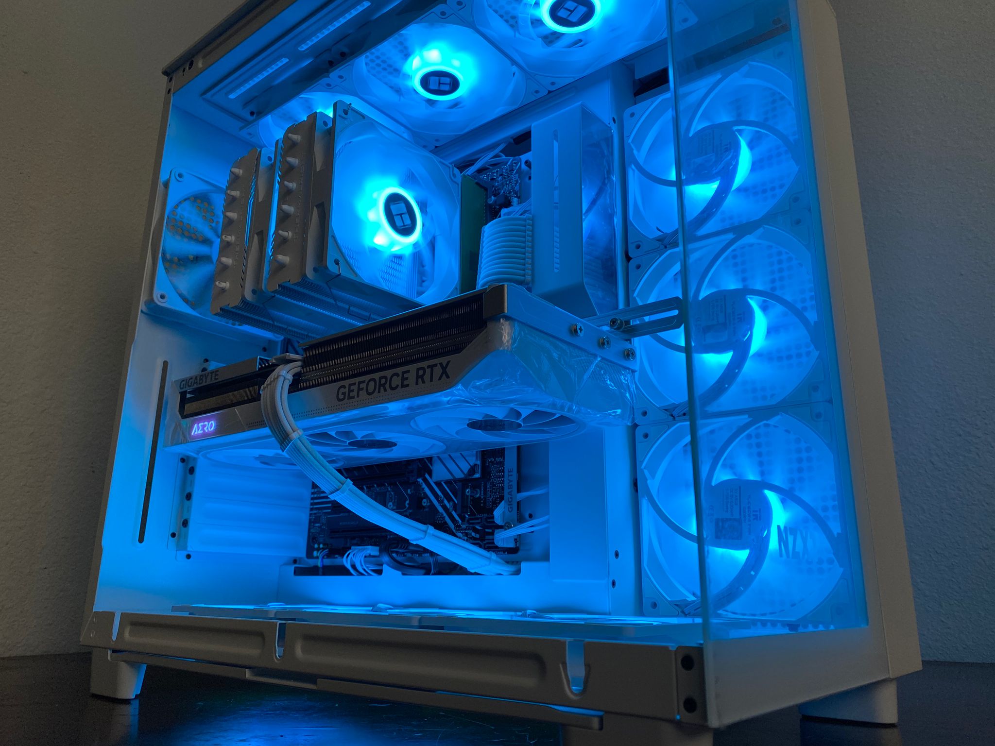 Manganese III 12600k RTX 4070 Ti 2 TB NVME 32GB DDR4