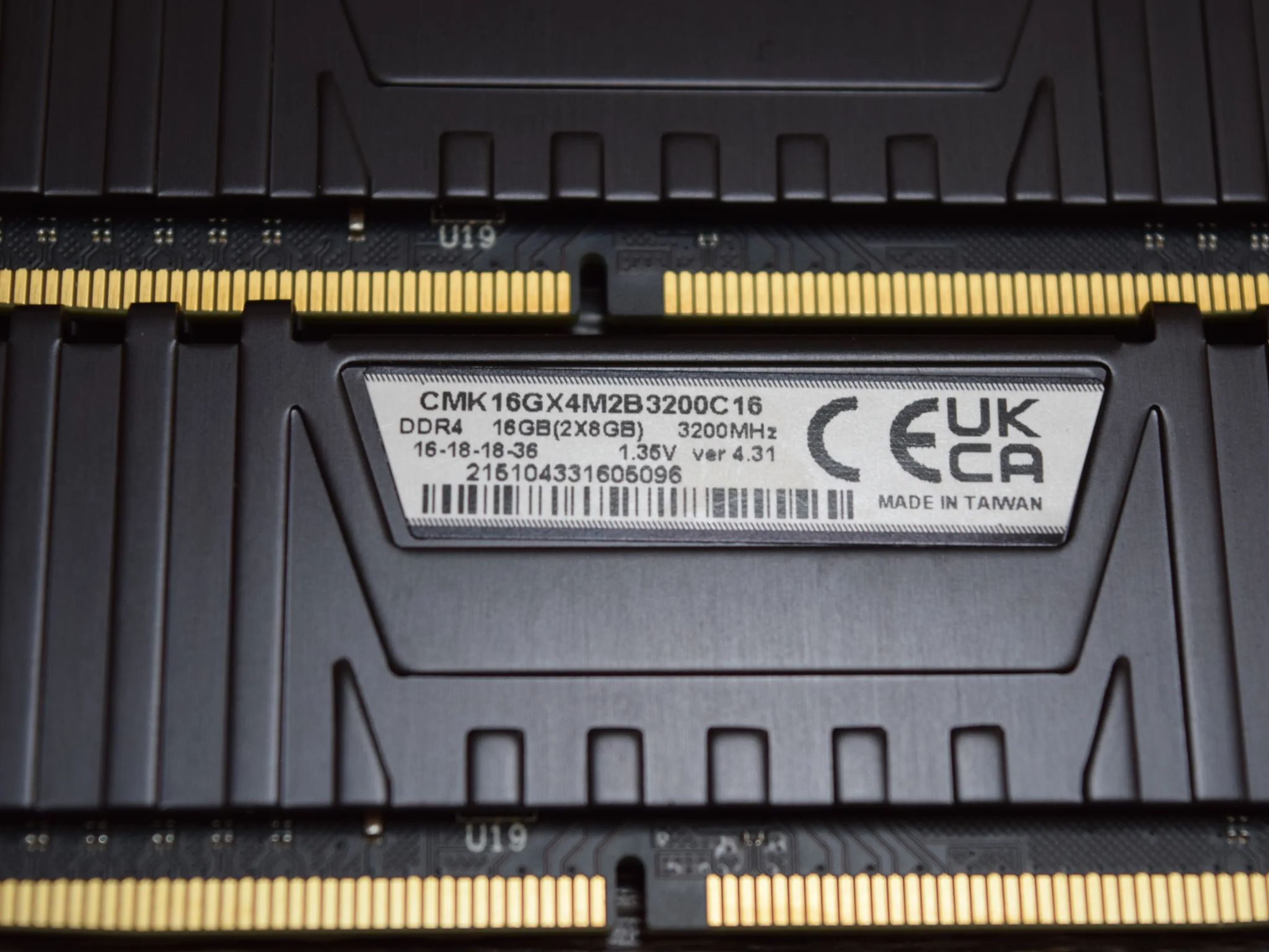 *USED* Corsair VENGEANCE® LPX 32GB (4 x 8GB) DDR4 DRAM 3200MHz CMK16GX4M2B3200C16