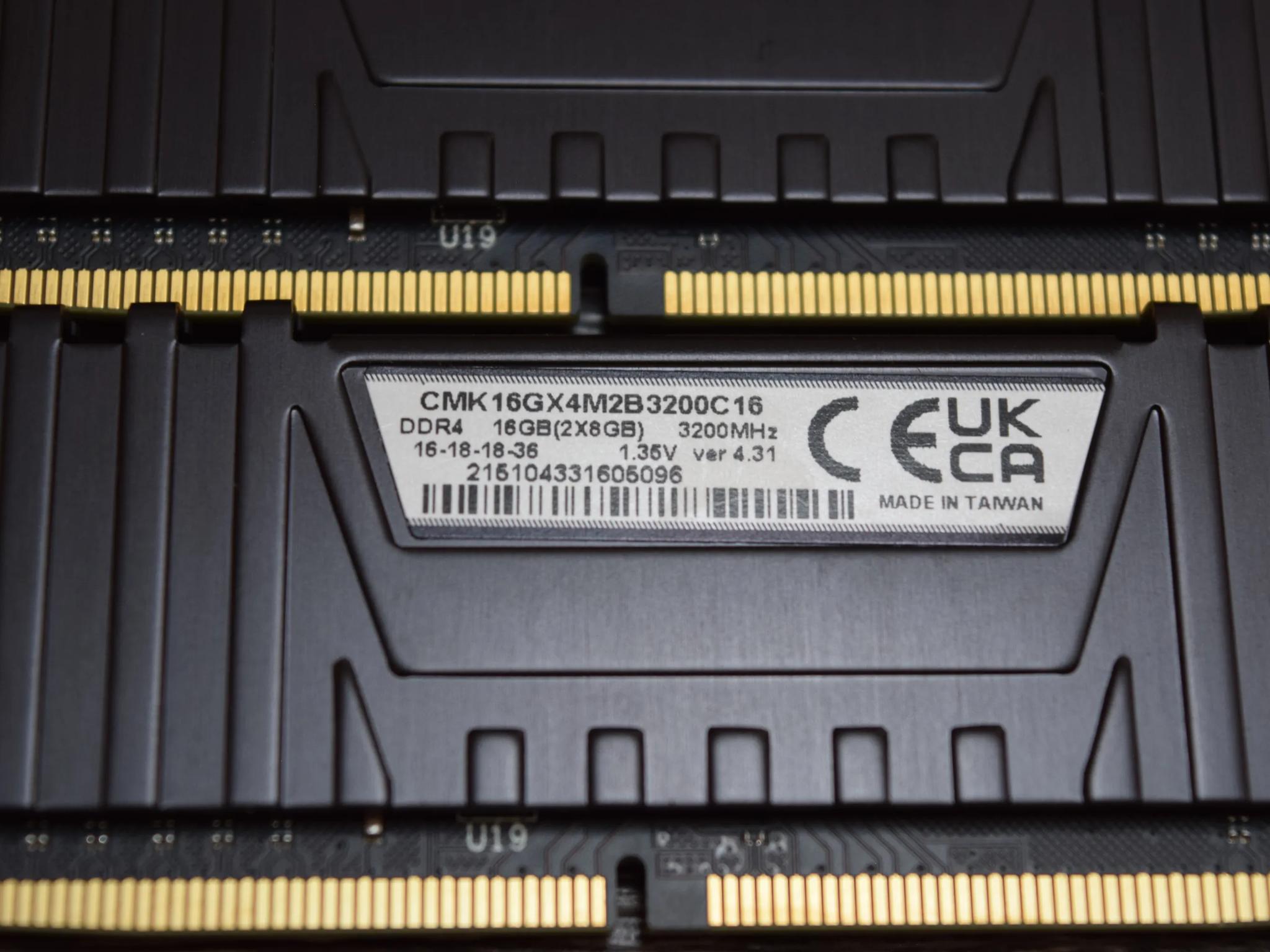 *USED* Corsair VENGEANCE® LPX 32GB (4 x 8GB) DDR4 DRAM 3200MHz CMK16GX4M2B3200C16