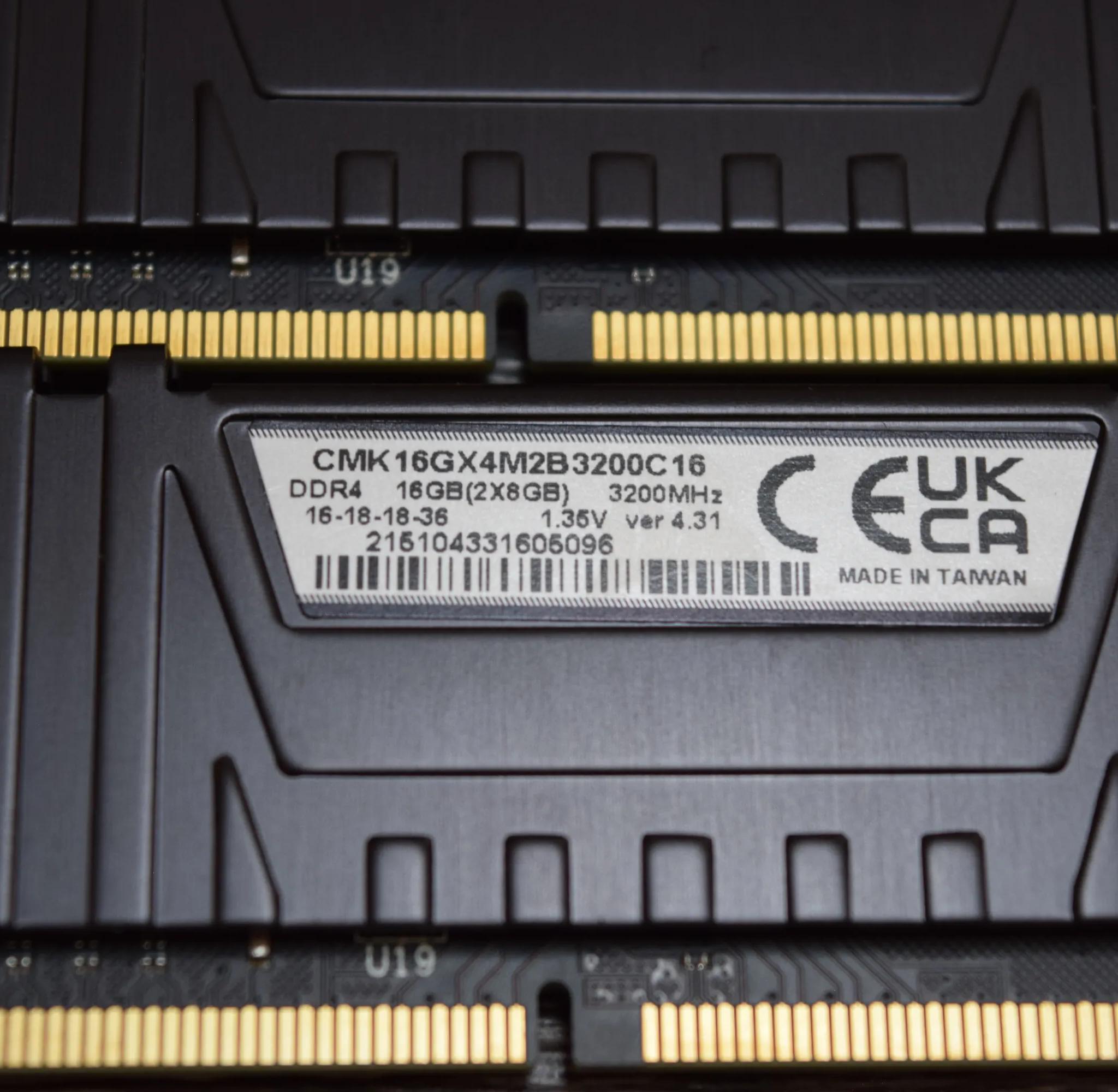 *USED* Corsair VENGEANCE® LPX 32GB (4 x 8GB) DDR4 DRAM 3200MHz CMK16GX4M2B3200C16