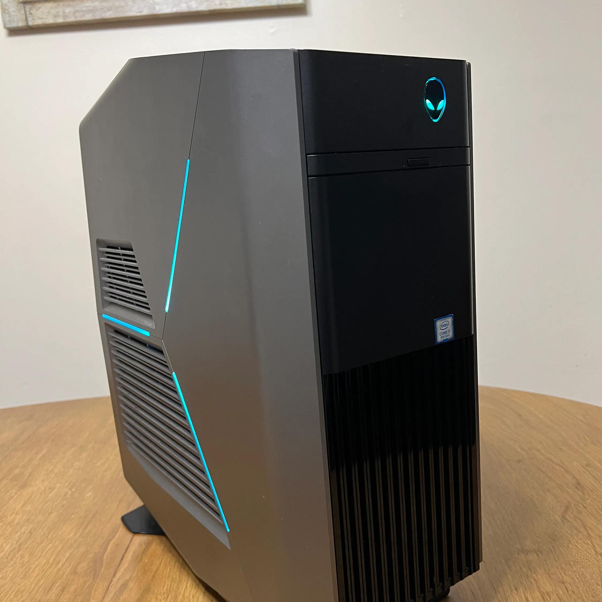 RTX 2060 // i7-9700 // 16GB RAM // 256GB SSD