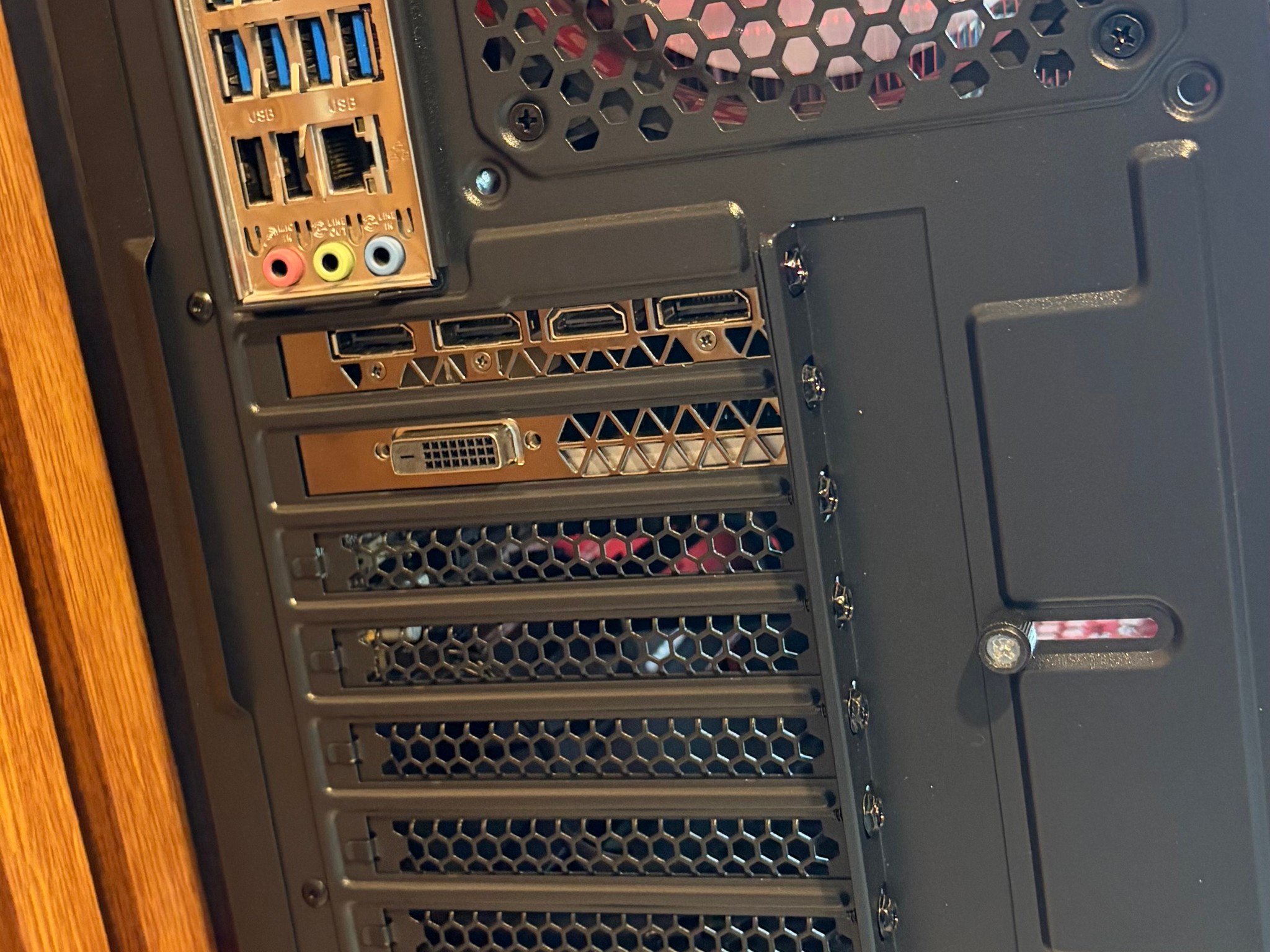 GTX 1080 | I5 7400 | 16GB DDR4 | 500GB SSD