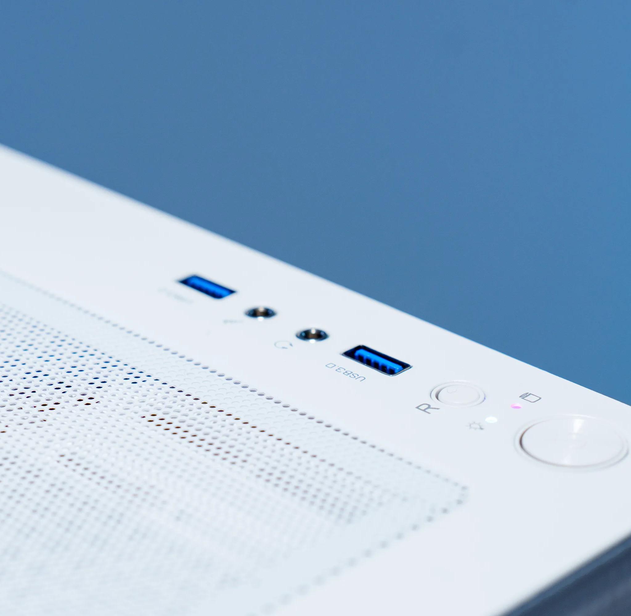 White Gaming PC | RTX 4060 | Ryzen 5 5600x | 32GB DDR5 | 1TB m.2 | Watercooled | RGB