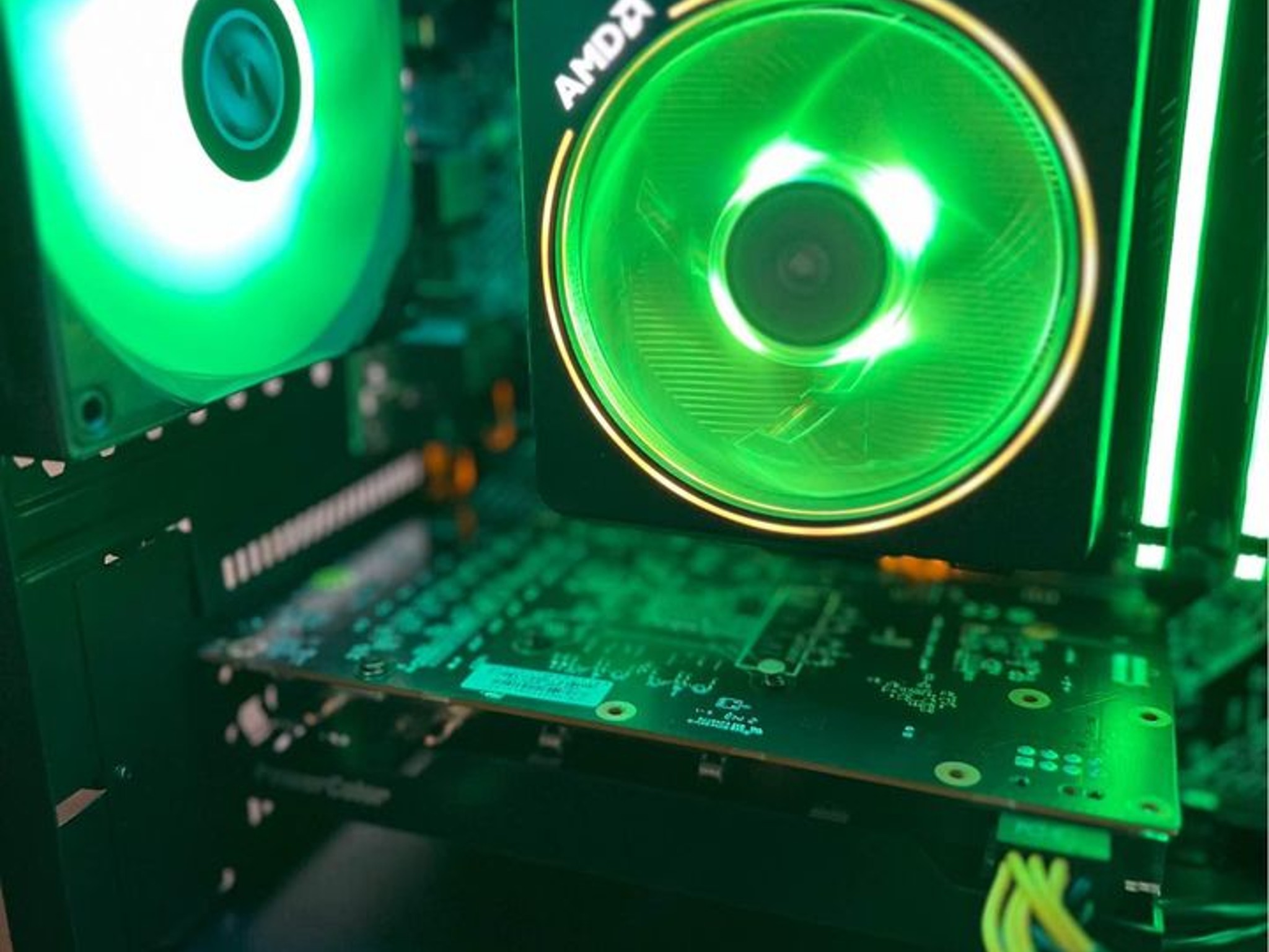 Ryzen 5 3600// RX6600// 16gig Ram// 500gig SSD