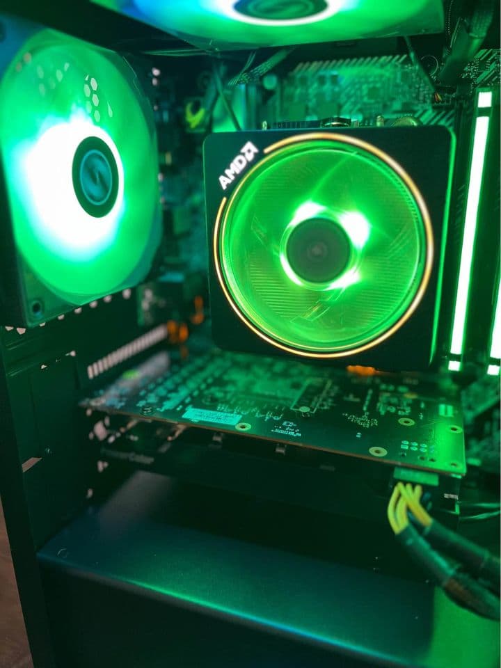 Ryzen 5 3600// RX6600// 16gig Ram// 500gig SSD
