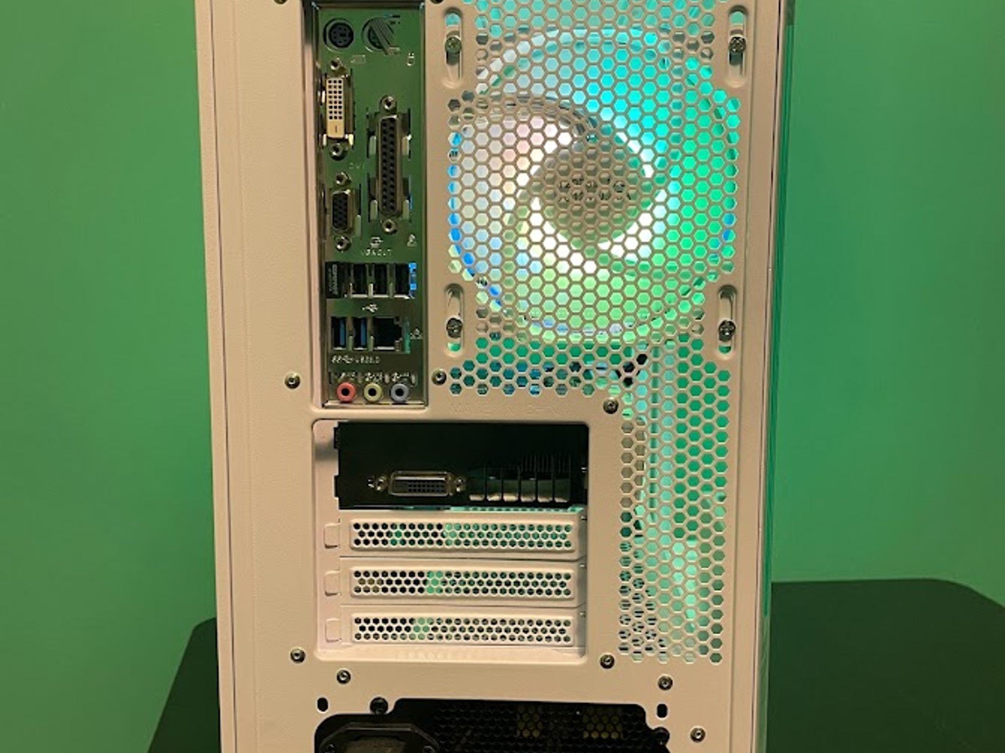 GLASSY White Gaming PC| Intel i5 / Amd RX580 / 8GB / 500GB SSD Win 10 Pro WiFi