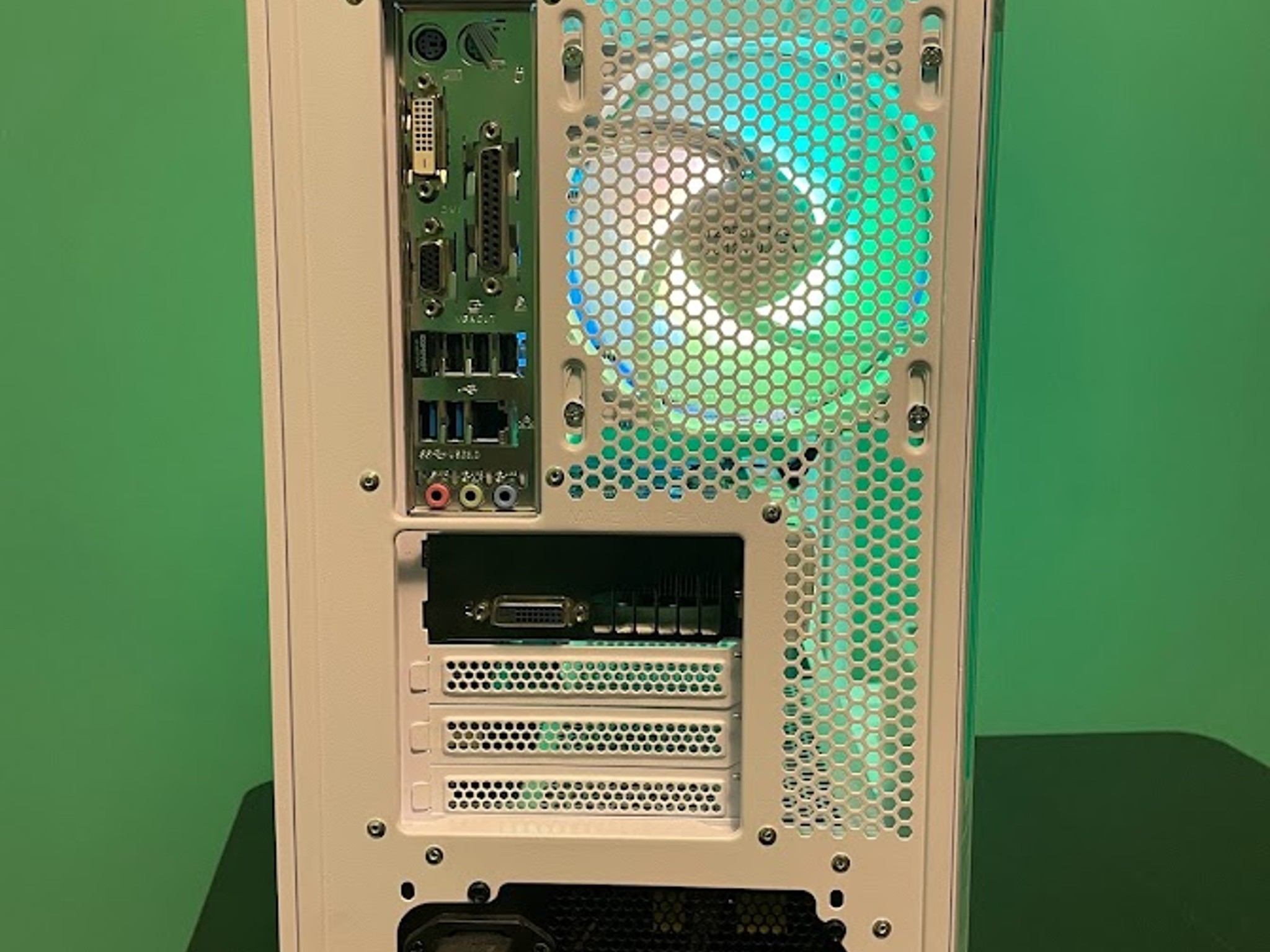 GLASSY White Gaming PC| Intel i5 / Amd RX580 / 8GB / 500GB SSD Win 10 Pro WiFi