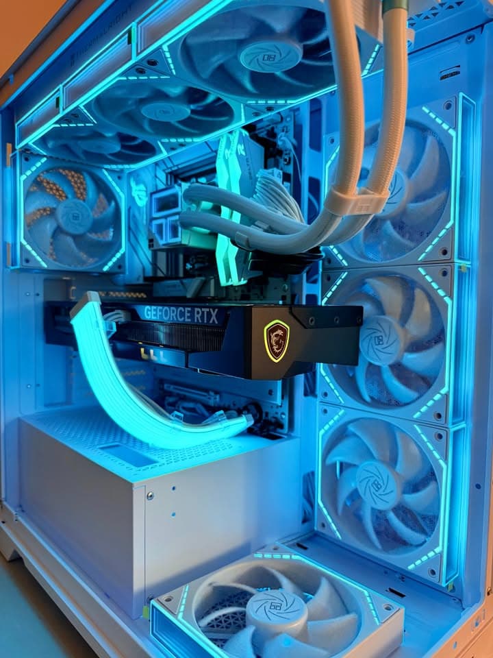 ❄️9800X3D | RTX 5070 Ti | 32gb DDR5| Windows 11 Pro| "The FrostForge" Gaming PC