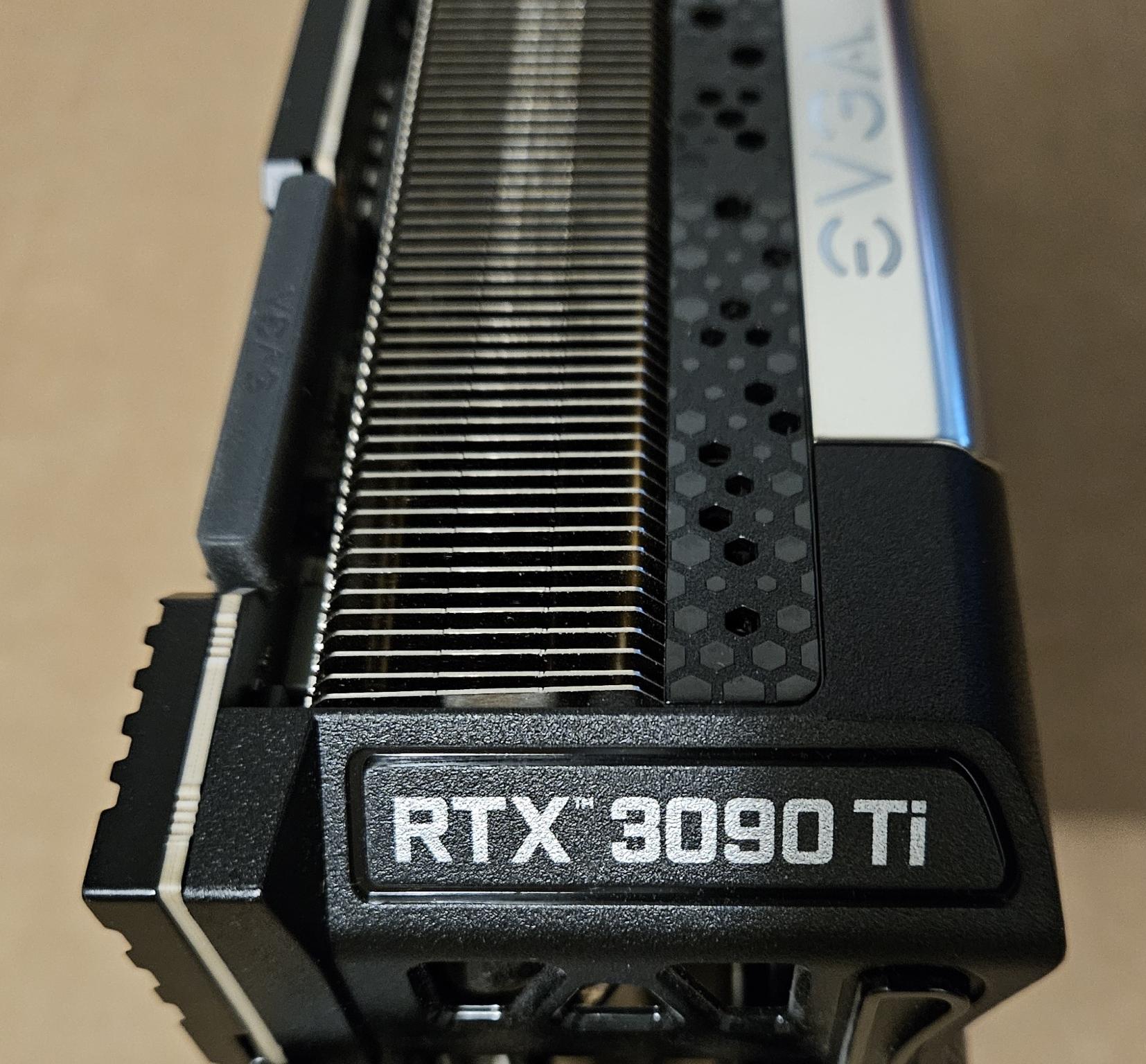 EVGA GeForce RTX 3090 Ti FTW3 ULTRA GAMING - USED - In good condtion