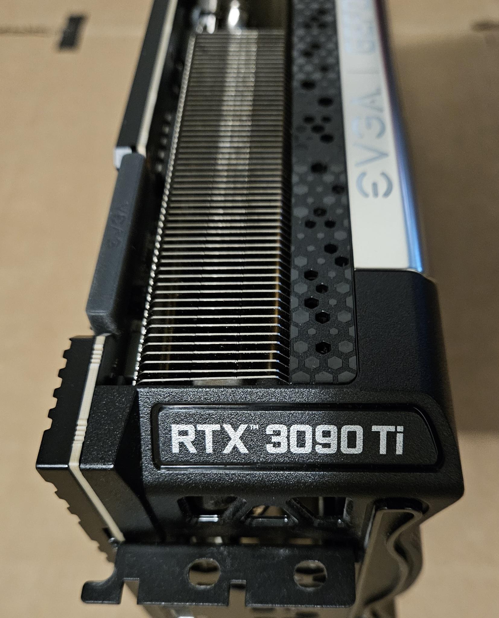 EVGA GeForce RTX 3090 Ti FTW3 ULTRA GAMING - USED - In good condtion