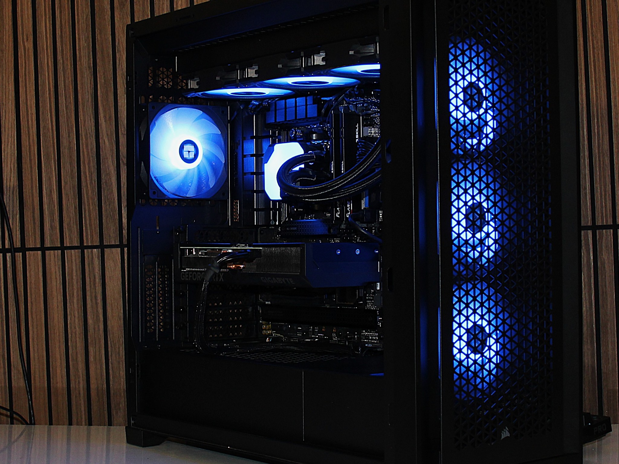 RTX 4070TI SUPER | Ryzen 9 7900x | 32GB DDR5 | 1TB NVME | GOLD PSU | Windows 11 | WIFI