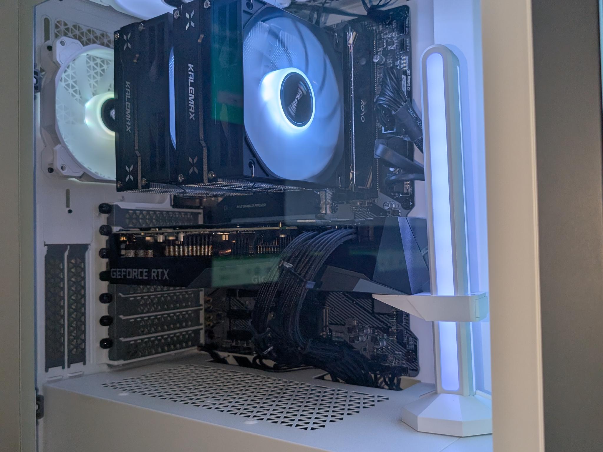 Intel i5 11400f / RTX 3070 / 16gb RAM / 1.5 ssd / wifi