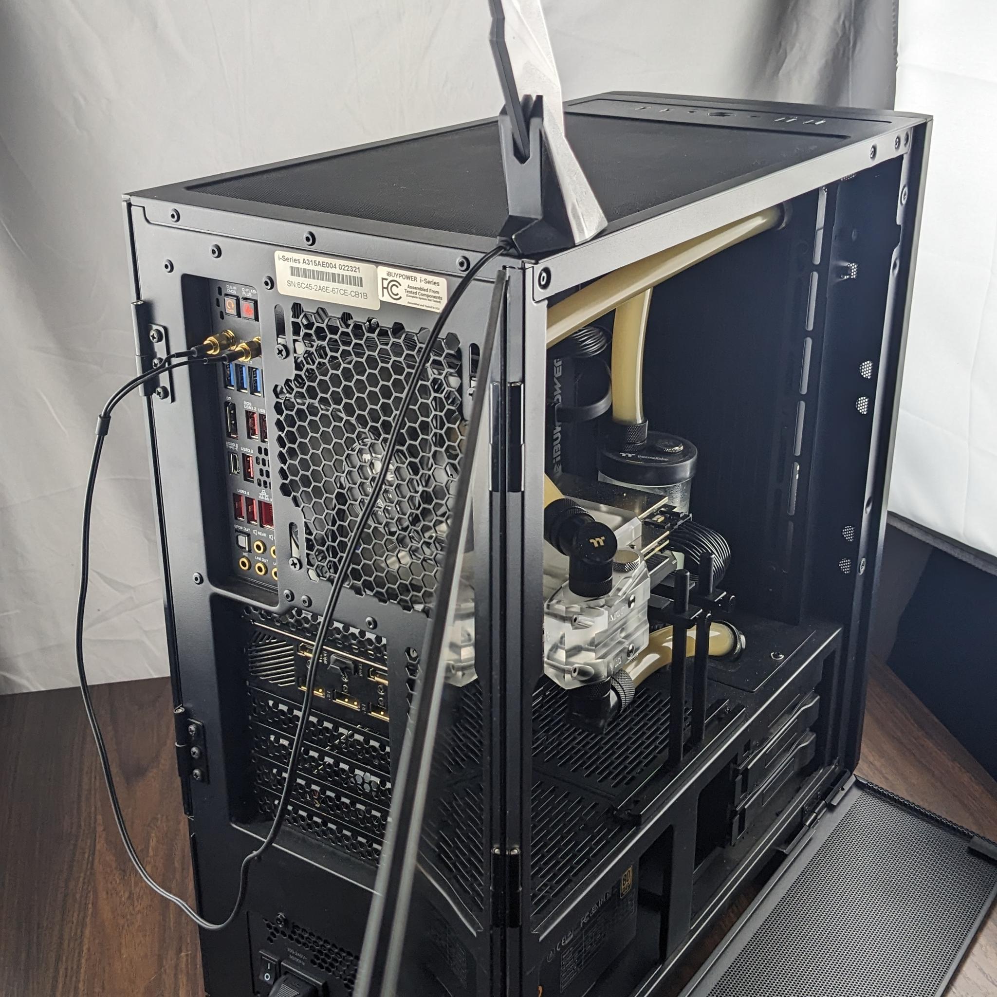 RTX 3090, Custom Watercooled, 11700K, 32GB DDR4 3200, 2TB 3x4 NVMe