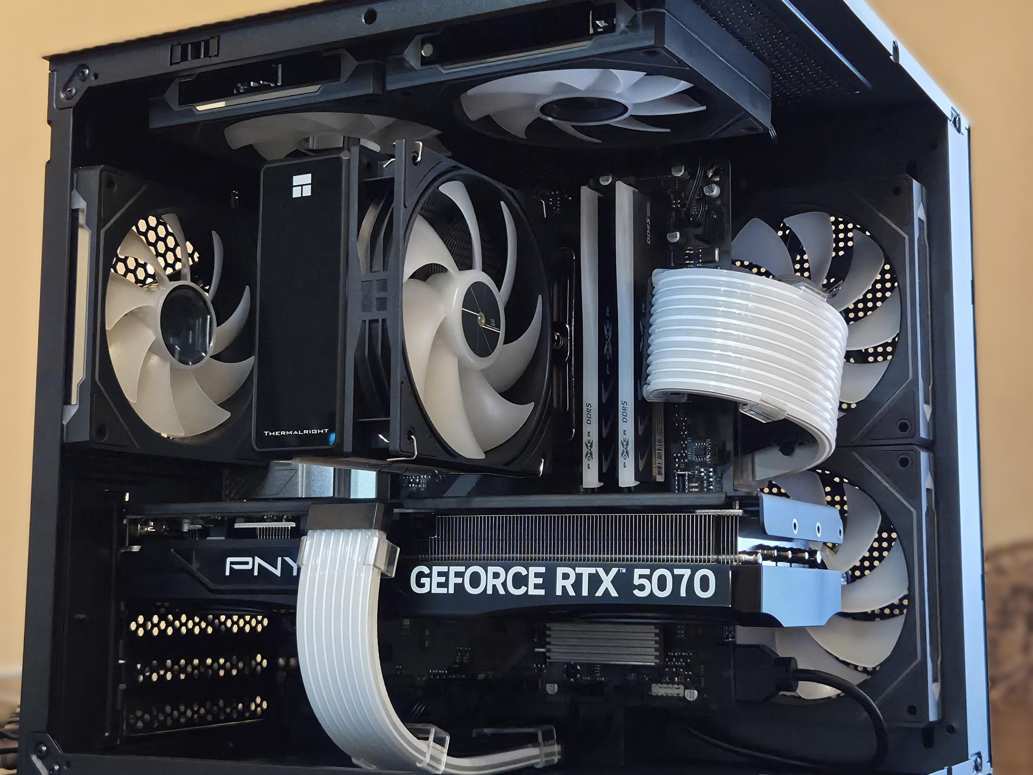 Mini Boss!👑– Ryzen 5 7500F + RTX 5070 | 32GB DDR5 6000 | 1TB Gen4 NVMe | Temp Display!