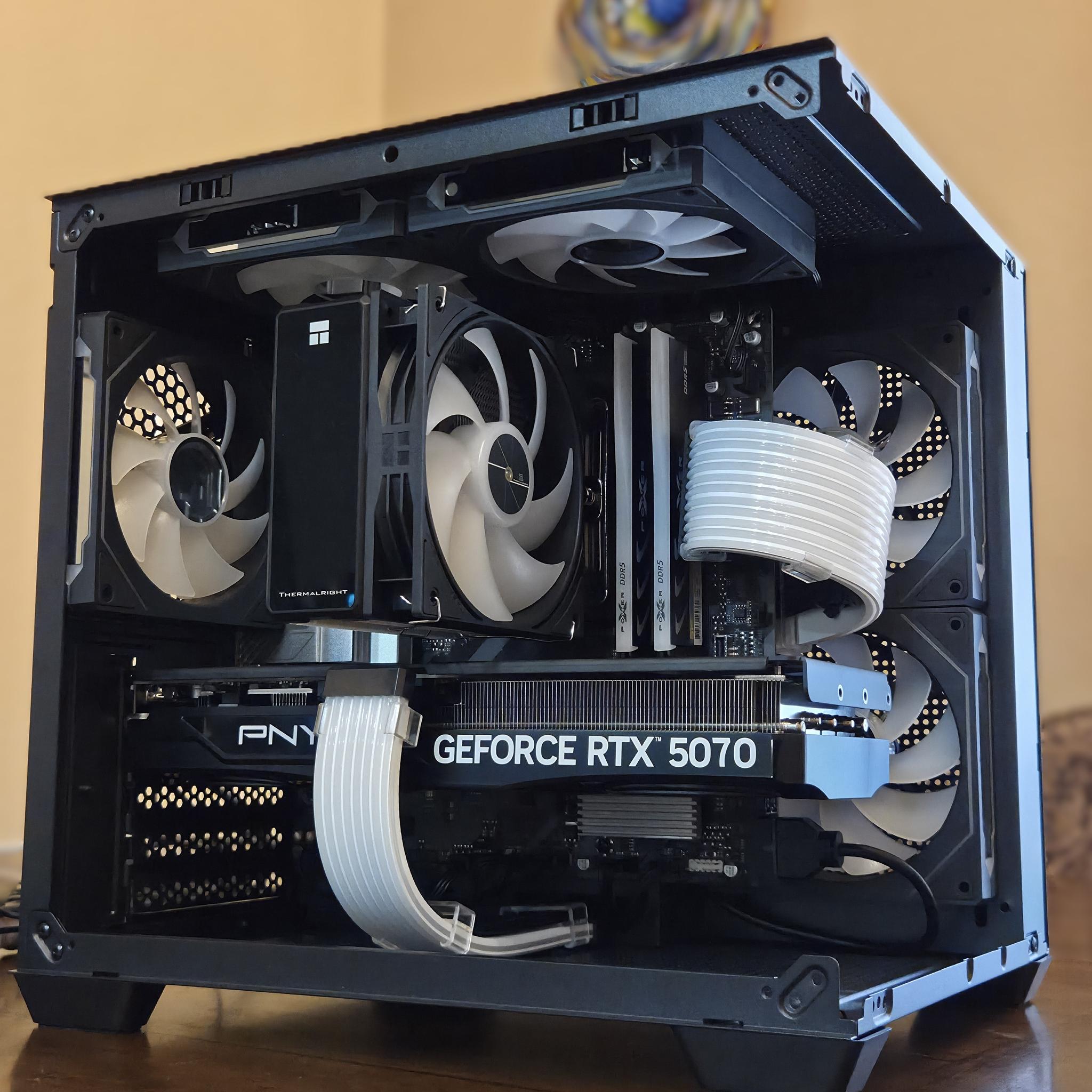 Mini Boss!👑– Ryzen 5 7500F + RTX 5070 | 32GB DDR5 6000 | 1TB Gen4 NVMe | Temp Display!