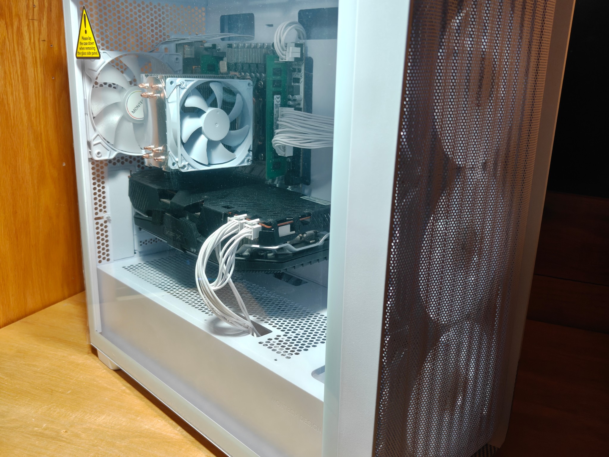 CLEAN WHITE GAMING PC Xeon 8 CORE - 16 THREAD + RX 5700XT 8GB – 16GB RAM – 1TB SSD