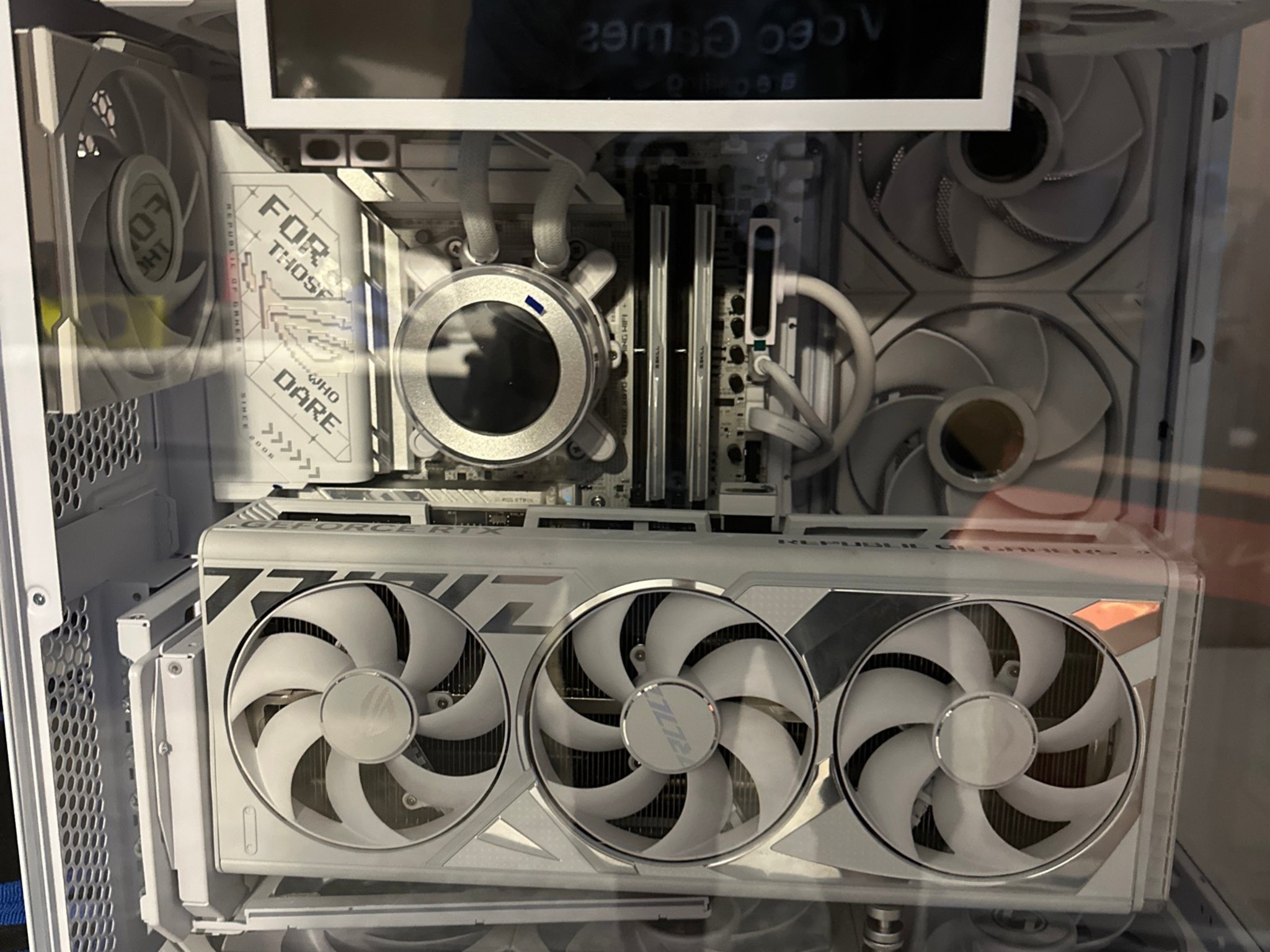 RTX 4090 Ryzen 9800X3D 64GB DDR5 4TB SSD Liquid Cooled White Build