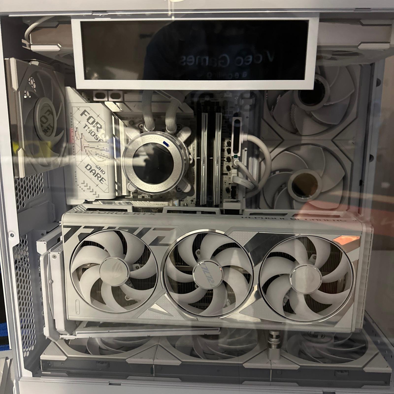 RTX 4090 Ryzen 9800X3D 64GB DDR5 4TB SSD Liquid Cooled White Build