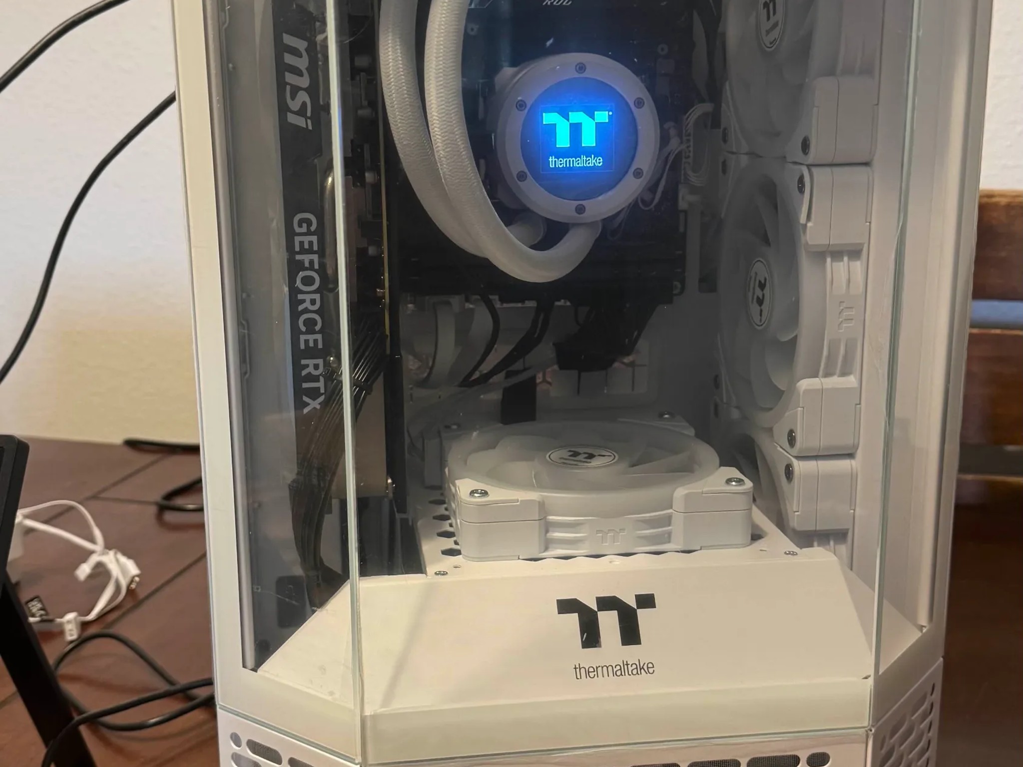 Tower 250|ROG Strix B650-I|9800X3D|32GB 6000Mts|2TB|4070Ti Super