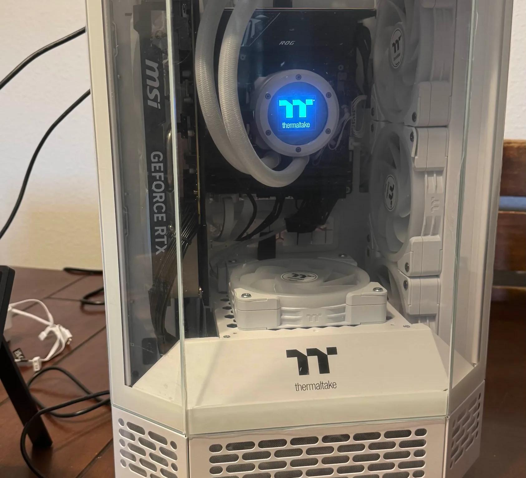 Tower 250|ROG Strix B650-I|9800X3D|32GB 6000Mts|2TB|4070Ti Super