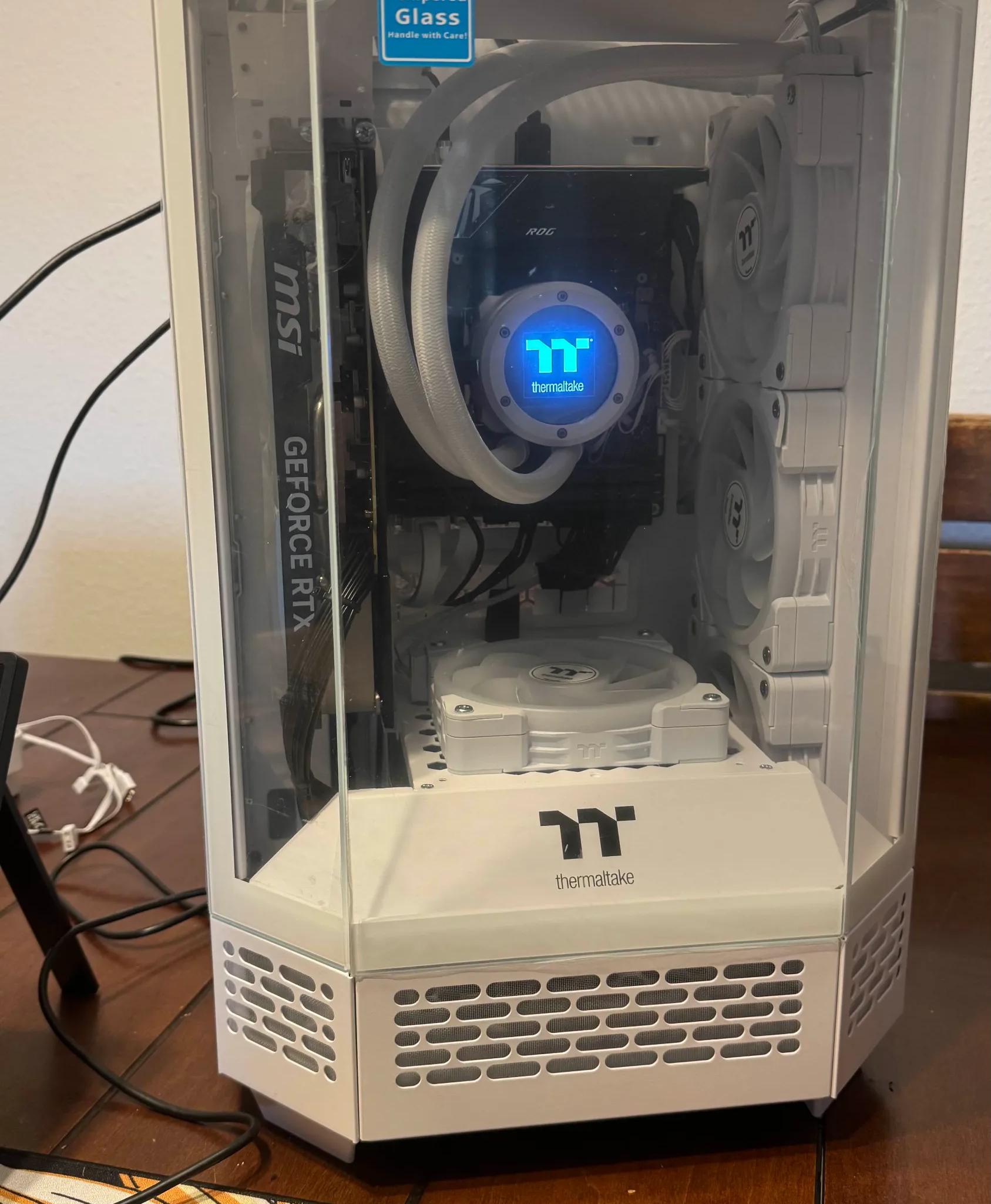 Tower 250|ROG Strix B650-I|9800X3D|32GB 6000Mts|2TB|4070Ti Super