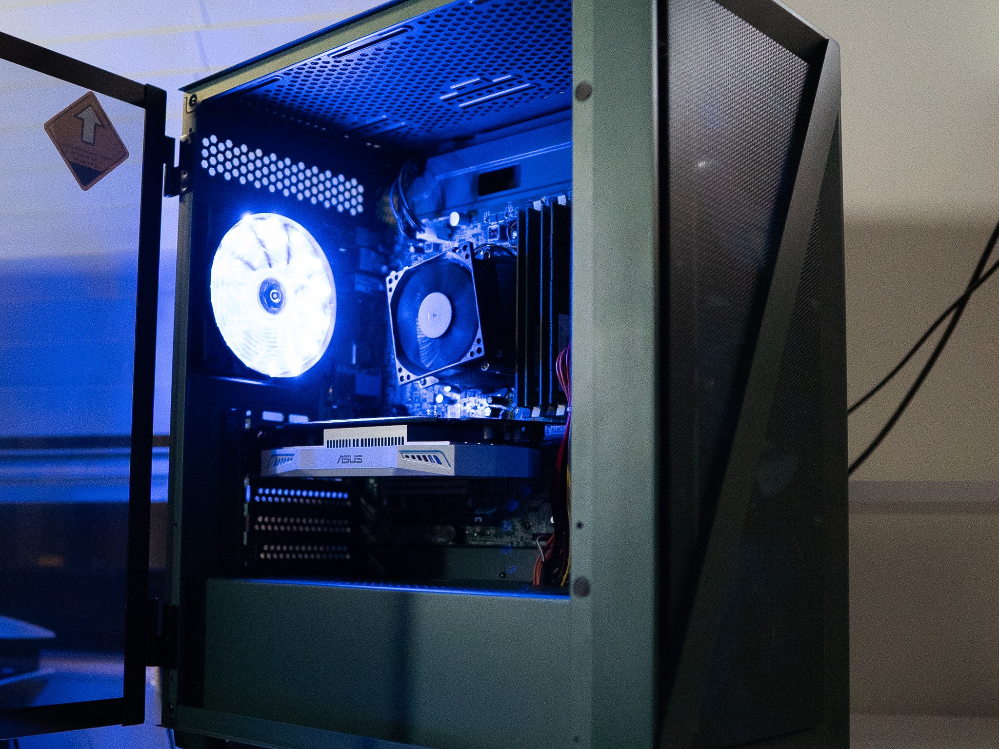 ⚫❄️ | NVIDIA GTX 950 | INTEL i5 2400 | 10GB DDR3 RAM | 240GB SSD + 80GB HDD | Arctic Blizzard