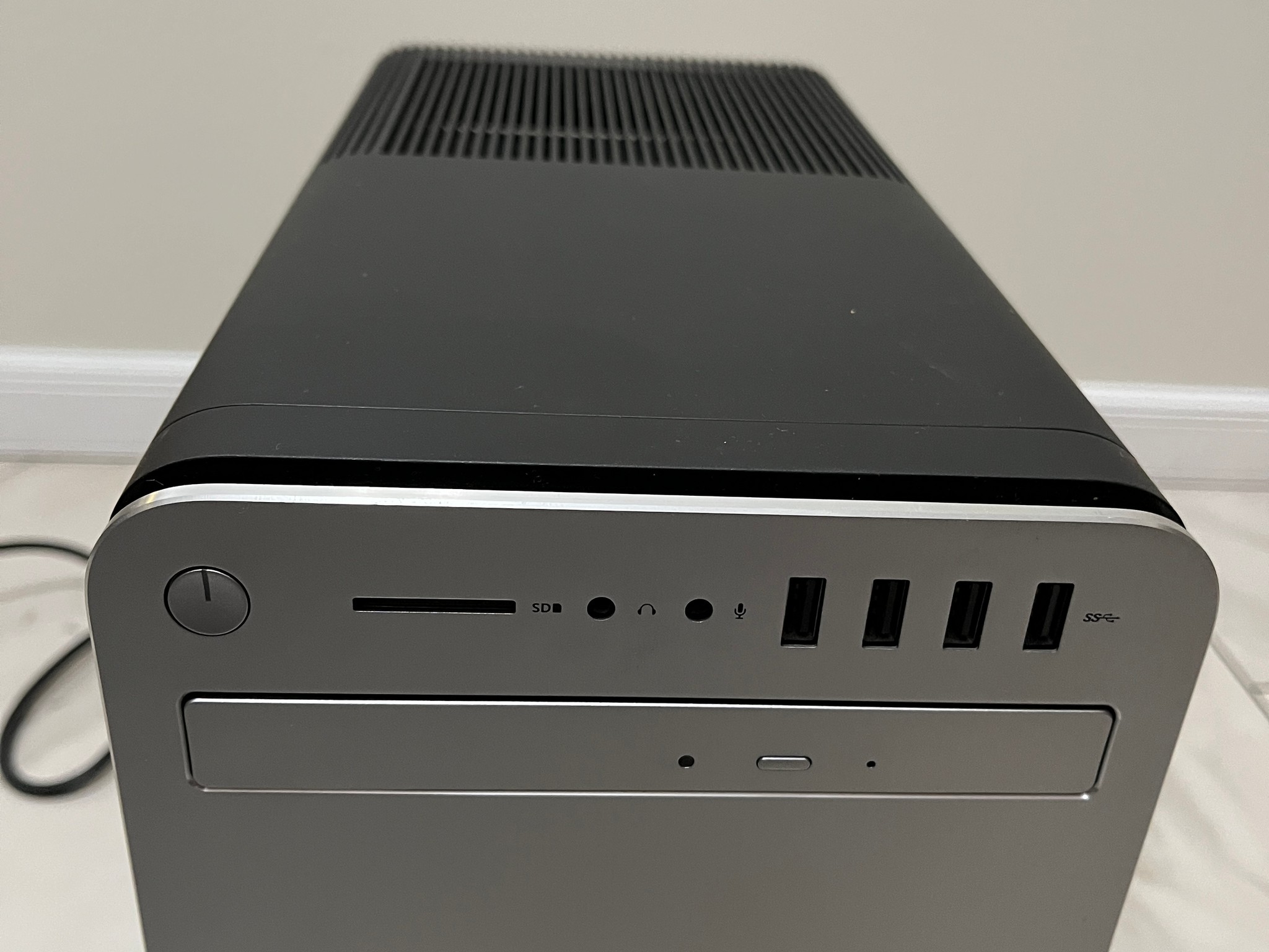 NVIDIA GTX TITAN Black 6GB, Intel i7-6700, 12GB RAM, 2.1 TB Storage, Dell Gaming PC w/ Wi-Fi & BT