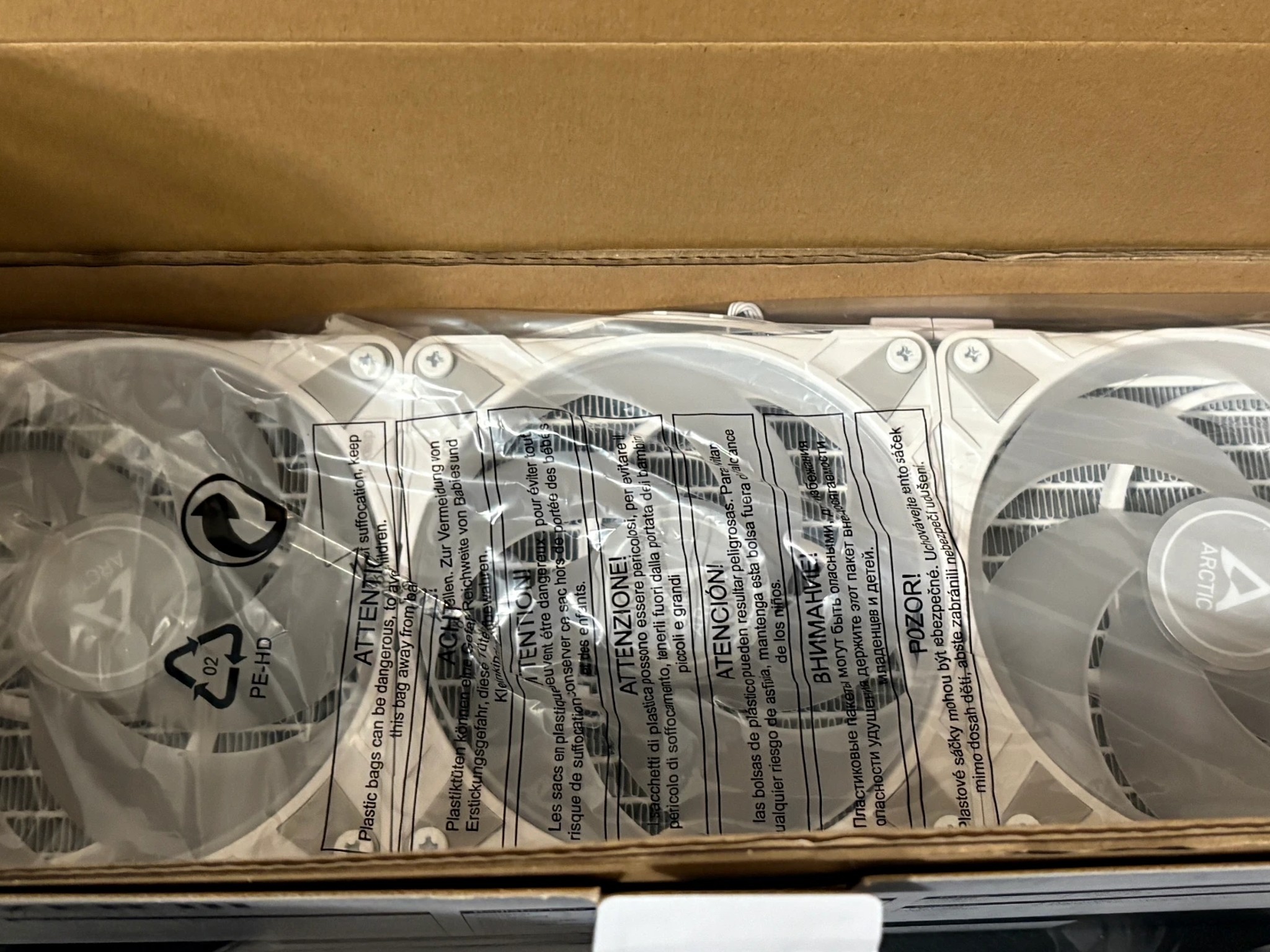 Arctic Liquid Freezer 3 - 360 A-RGB - White + 4 Arctic White RGB Fans