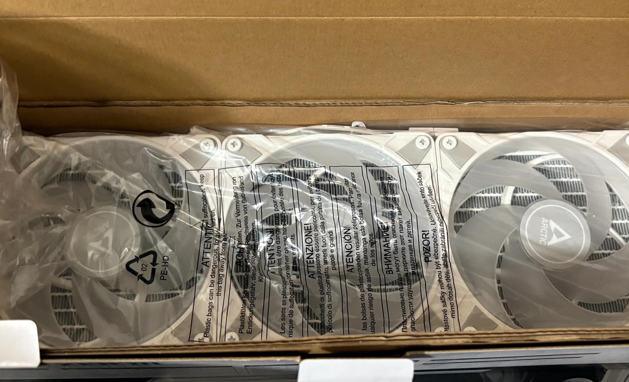 Arctic Liquid Freezer 3 - 360 A-RGB - White + 4 Arctic White RGB Fans