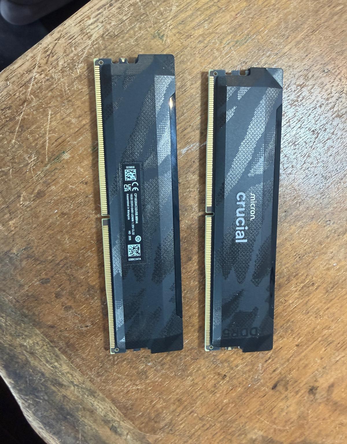 NEW Crucial Pro 32GB (16GBx2) DDR5-6400 CL32 RAM (without original packaging)