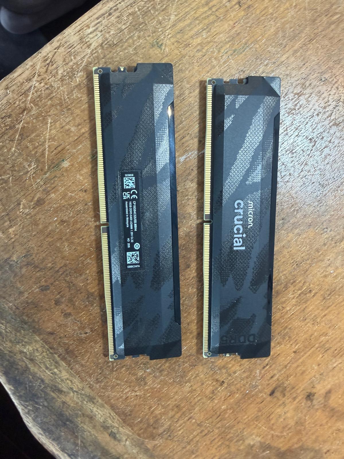 NEW Crucial Pro 32GB (16GBx2) DDR5-6400 CL32 RAM (without original packaging)