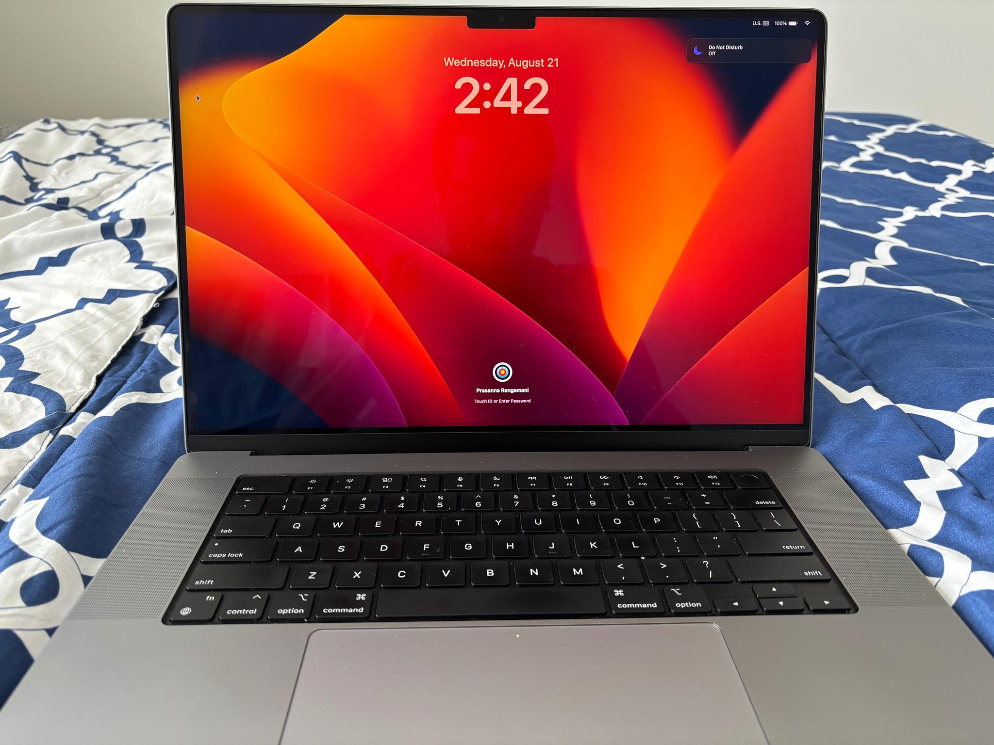 M1 Pro MacBook Pro 16 (Late 2021) - 10 CPU Cores, 16 GPU Cores, 16 GB DDR5, 512 GB SSD