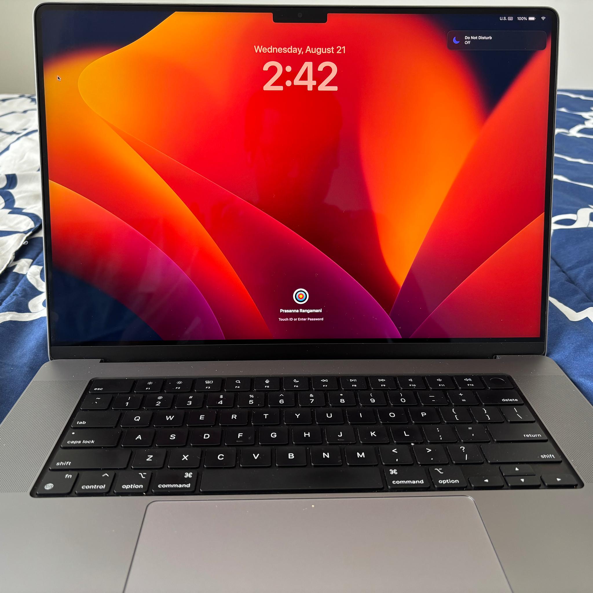 M1 Pro MacBook Pro 16 (Late 2021) - 10 CPU Cores, 16 GPU Cores, 16 GB DDR5, 512 GB SSD