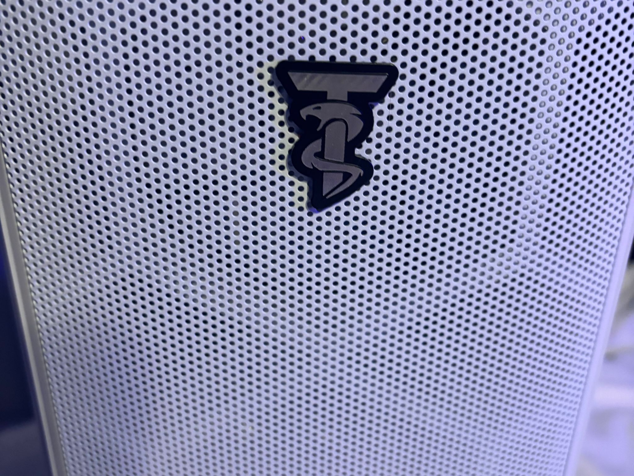 White ATX PC case ‼️NO FRONT PANEL SCREWS‼️