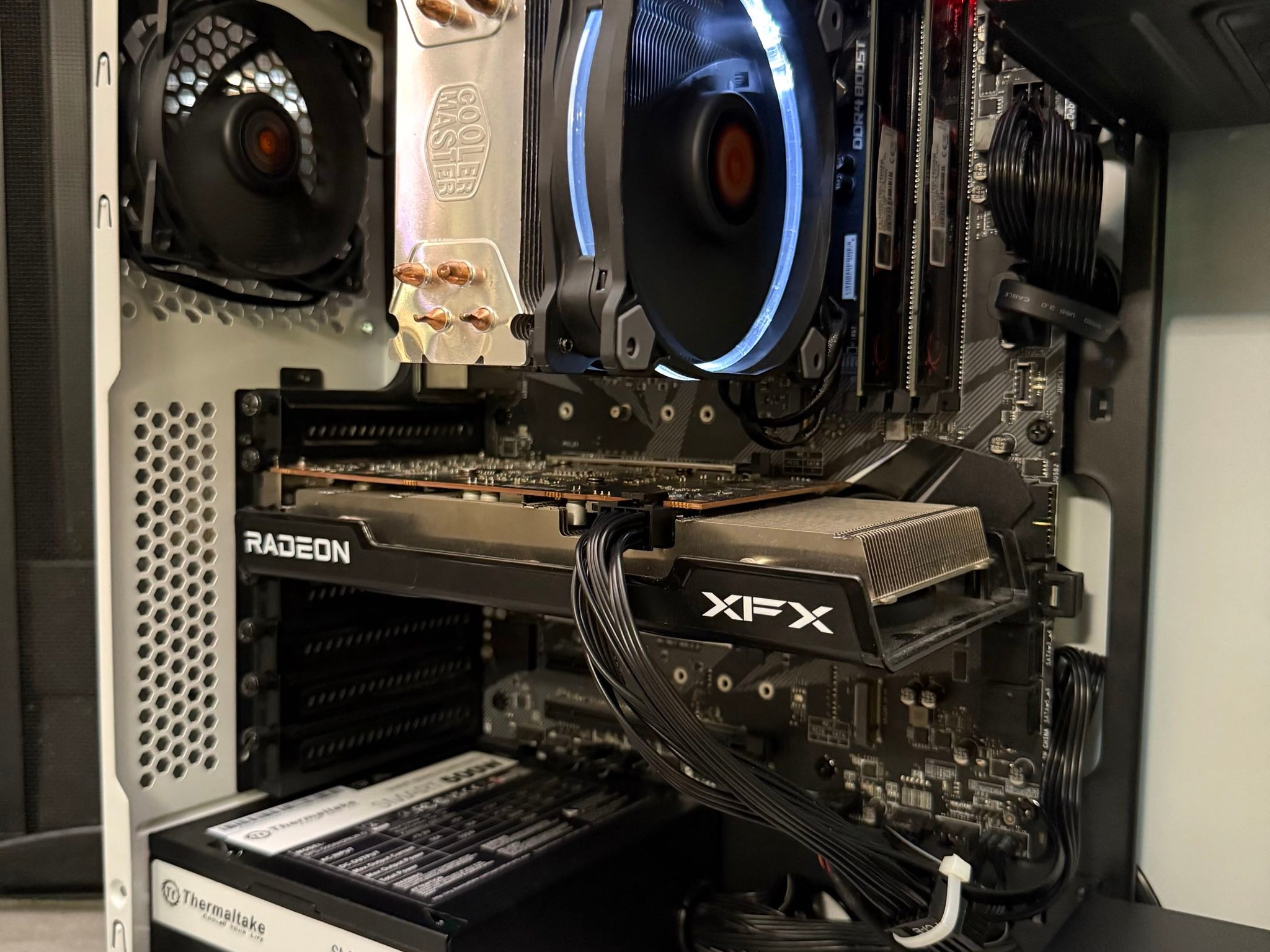 🤍 Minimalist White Gaming PC | RX 6600 + i7-8700 | 16GB RAM | 1TB SSD