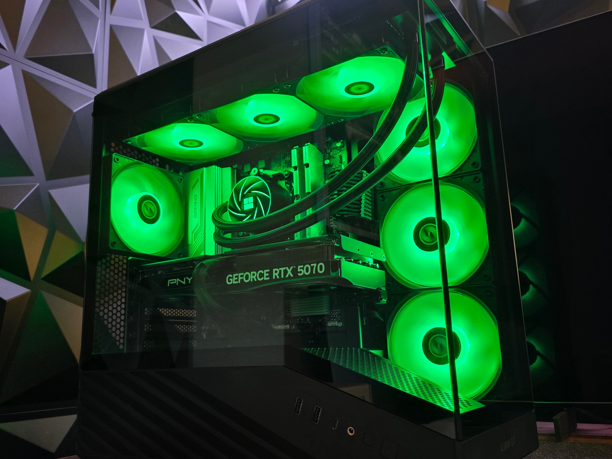 RTX 5070 + RYZEN 5 7600 DDR5 PC
