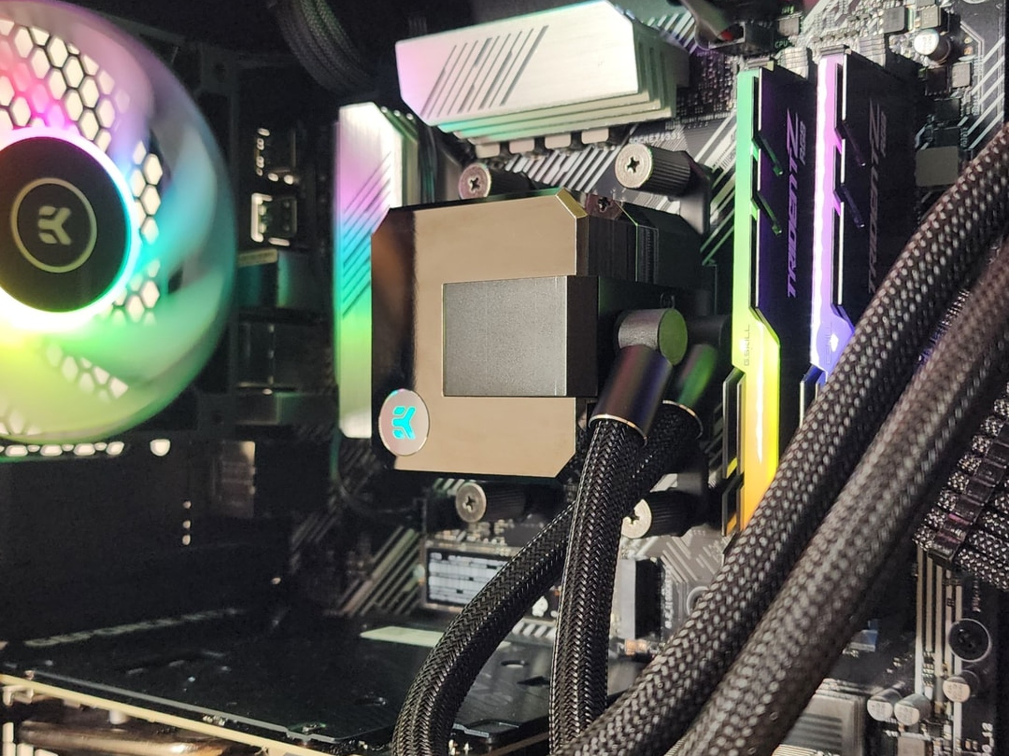 Gaming PC Ryzen 7 5700X 32GB RAM 1TB SSD RTX 3070 8GB Windows 11 Computer