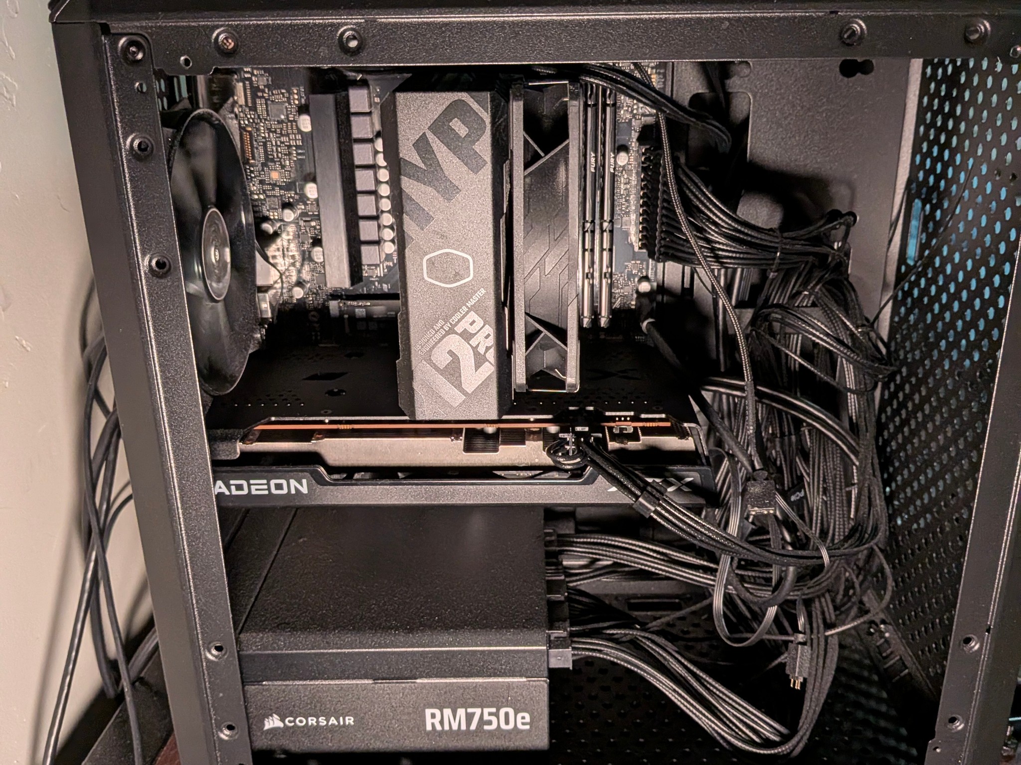 Radeon RX 7600 Custom Gaming PC - Ryzen 5 7600