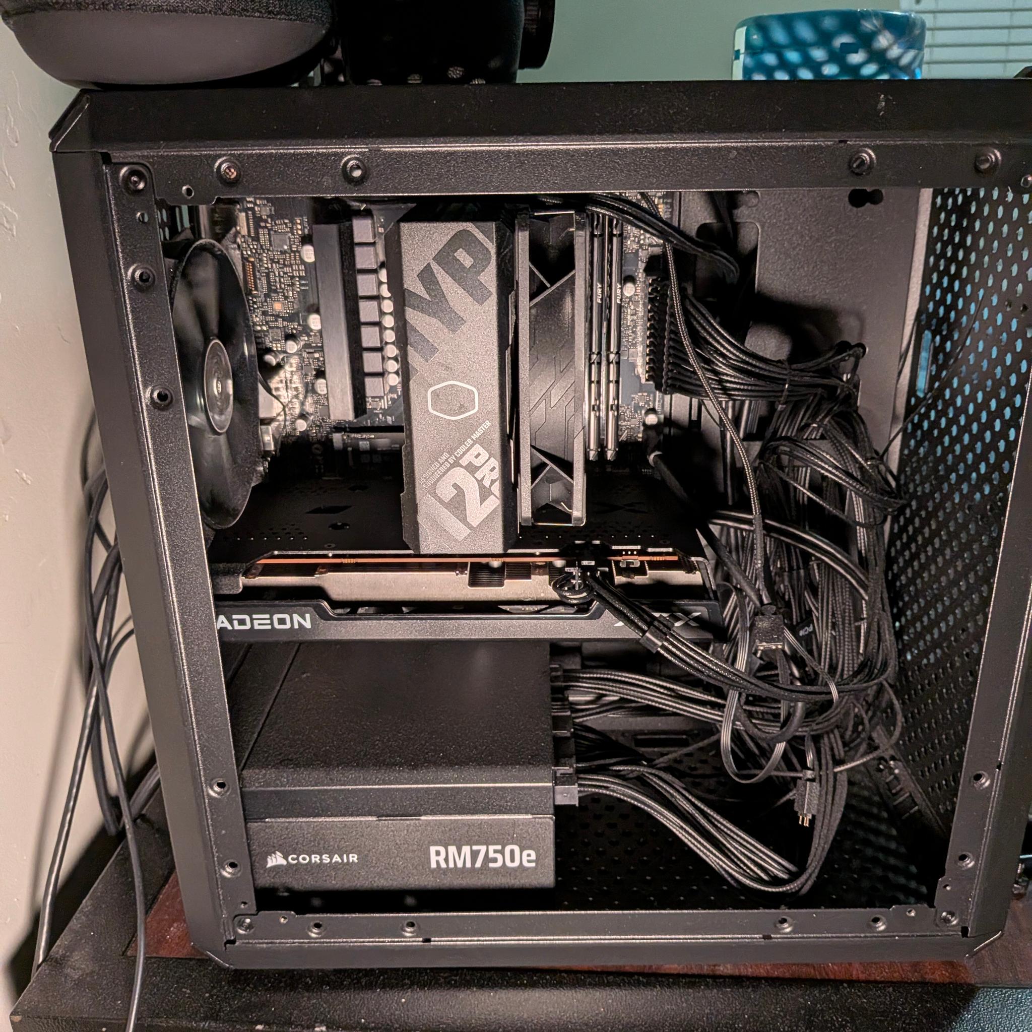 Radeon RX 7600 Custom Gaming PC - Ryzen 5 7600